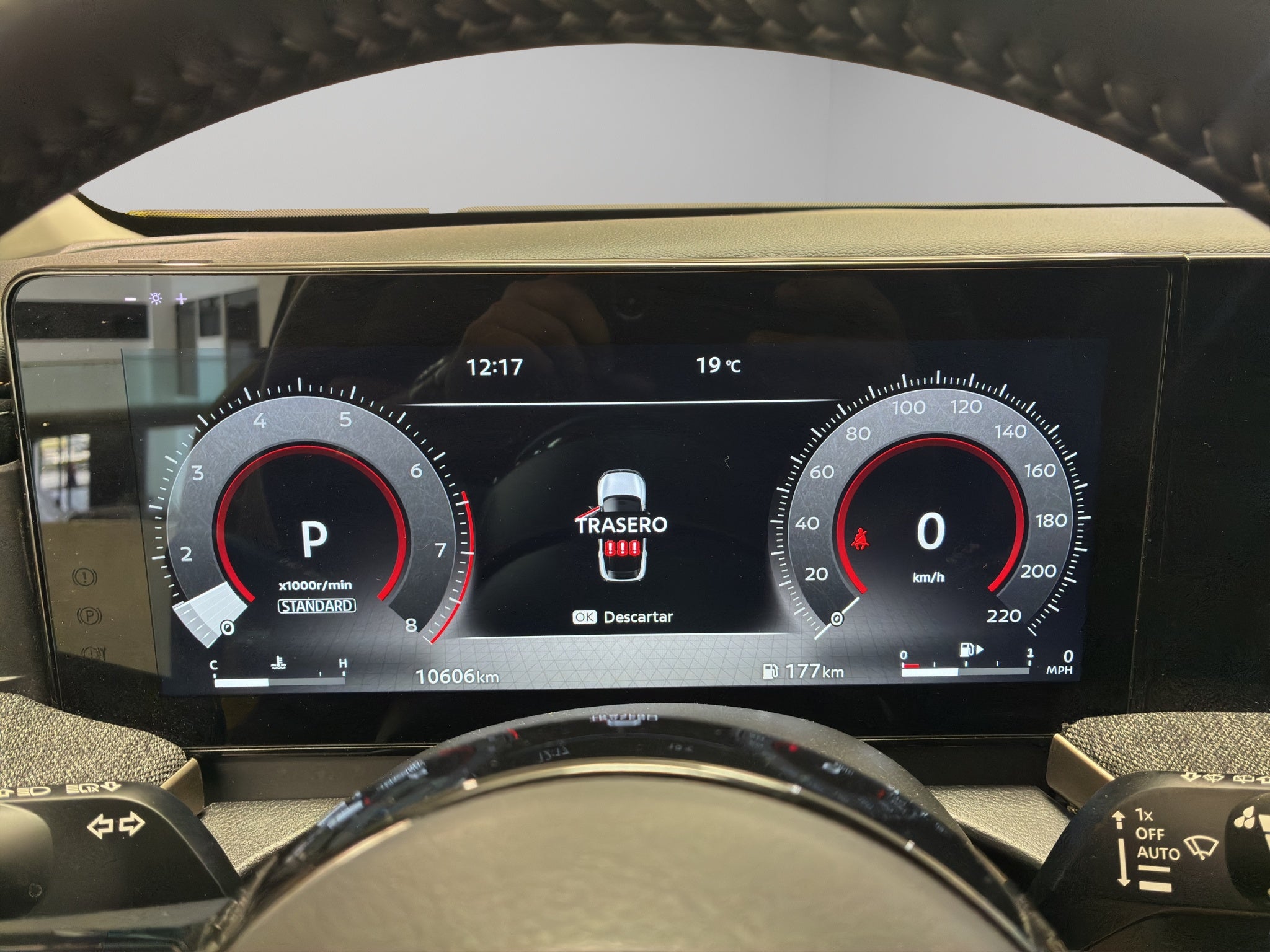 2025 Nissan Kicks VUD 5 pts. Platinum, 2.0l, TA, TP, s. Bose, pantalla touch 12