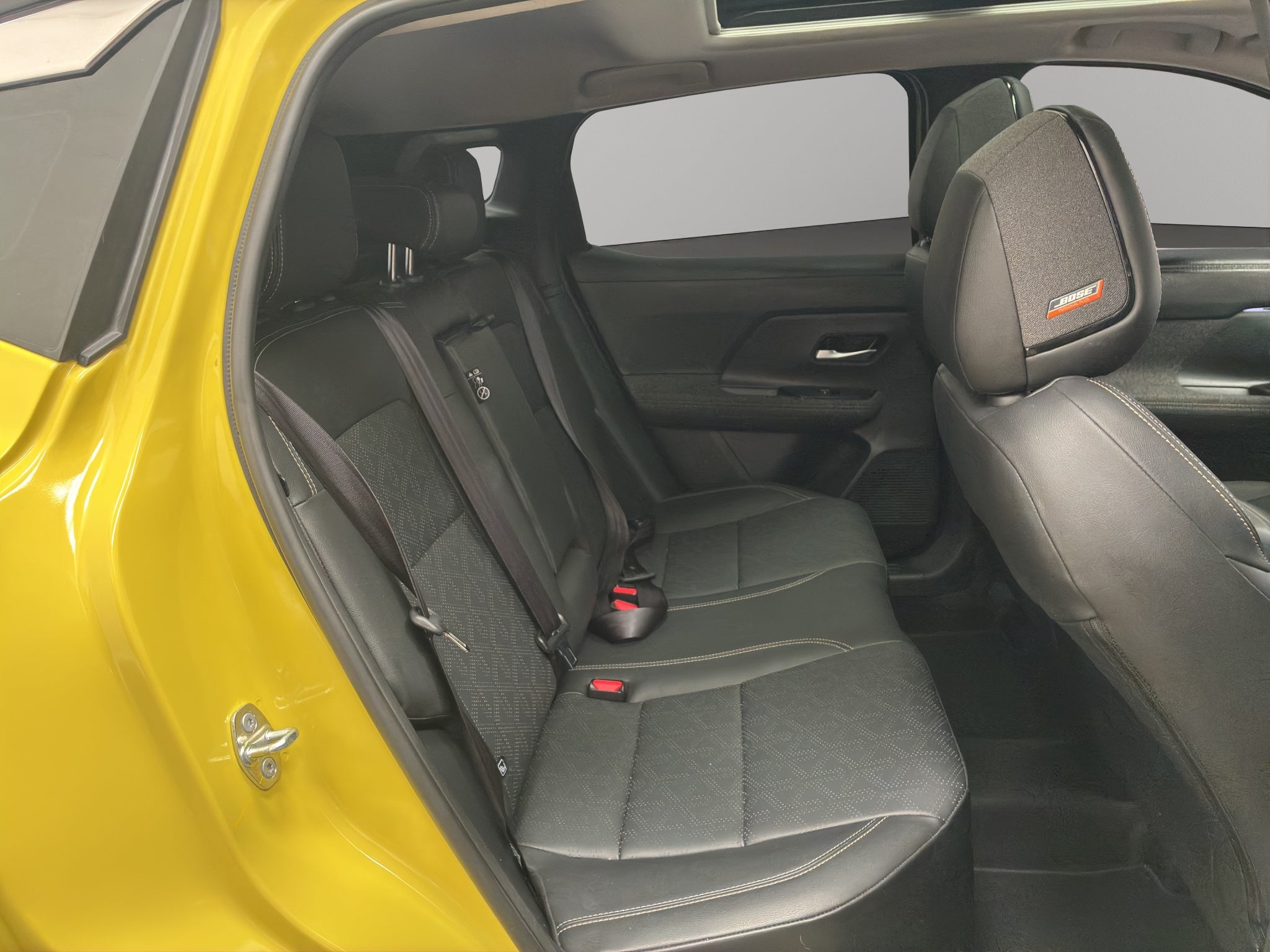2025 Nissan Kicks VUD 5 pts. Platinum, 2.0l, TA, TP, s. Bose, pantalla touch 12
