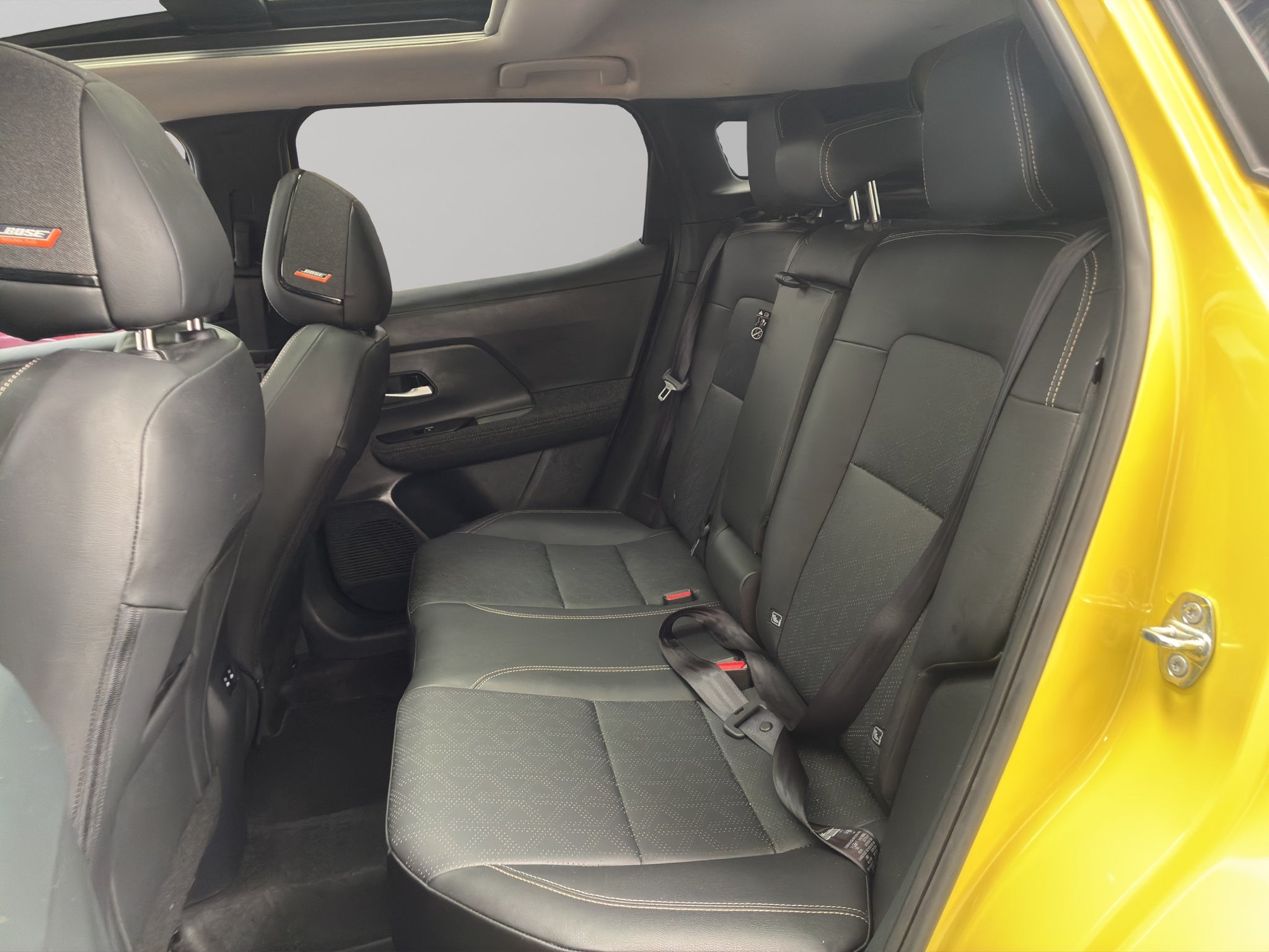 2025 Nissan Kicks VUD 5 pts. Platinum, 2.0l, TA, TP, s. Bose, pantalla touch 12