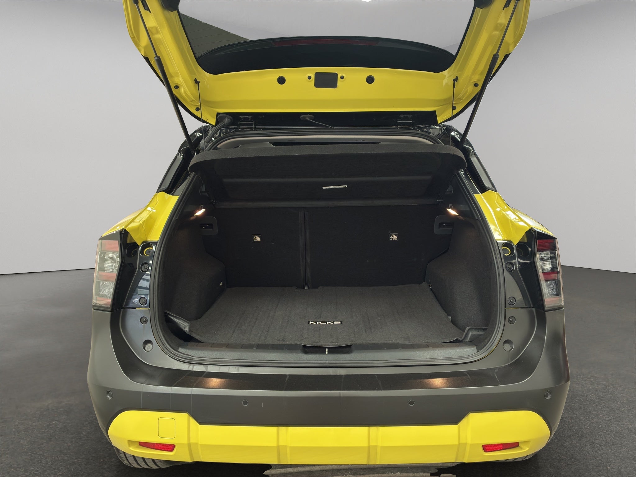 2025 Nissan Kicks VUD 5 pts. Platinum, 2.0l, TA, TP, s. Bose, pantalla touch 12