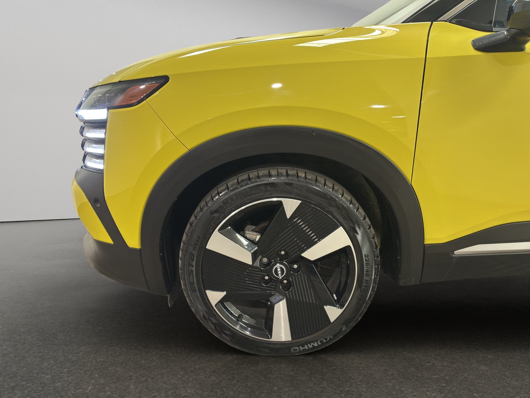 2025 Nissan Kicks VUD 5 pts. Platinum, 2.0l, TA, TP, s. Bose, pantalla touch 12