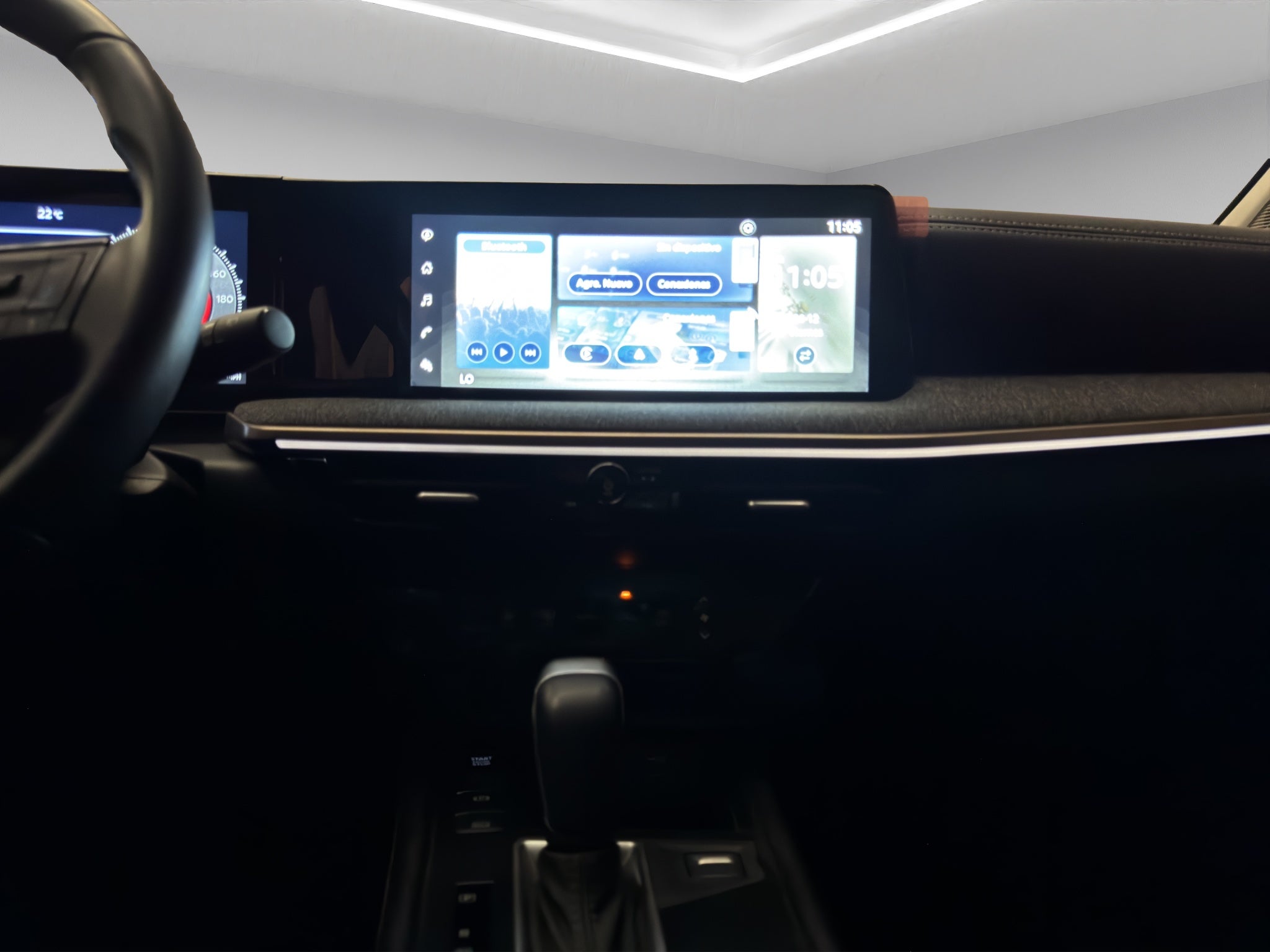 2025 Nissan Kicks VUD 5 pts. Platinum, 2.0l, TA, TP, s. Bose, pantalla touch 12