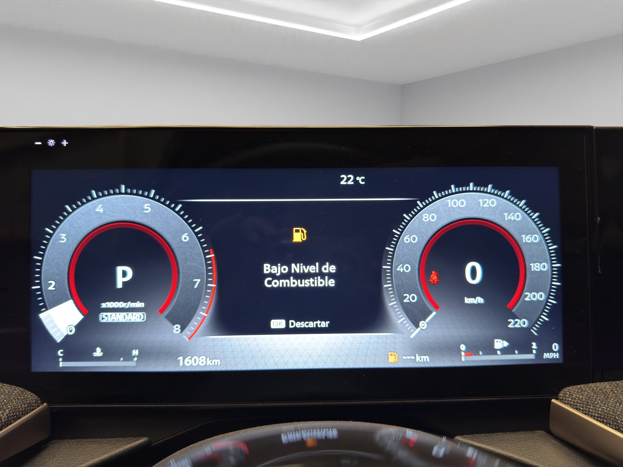 2025 Nissan Kicks VUD 5 pts. Platinum, 2.0l, TA, TP, s. Bose, pantalla touch 12