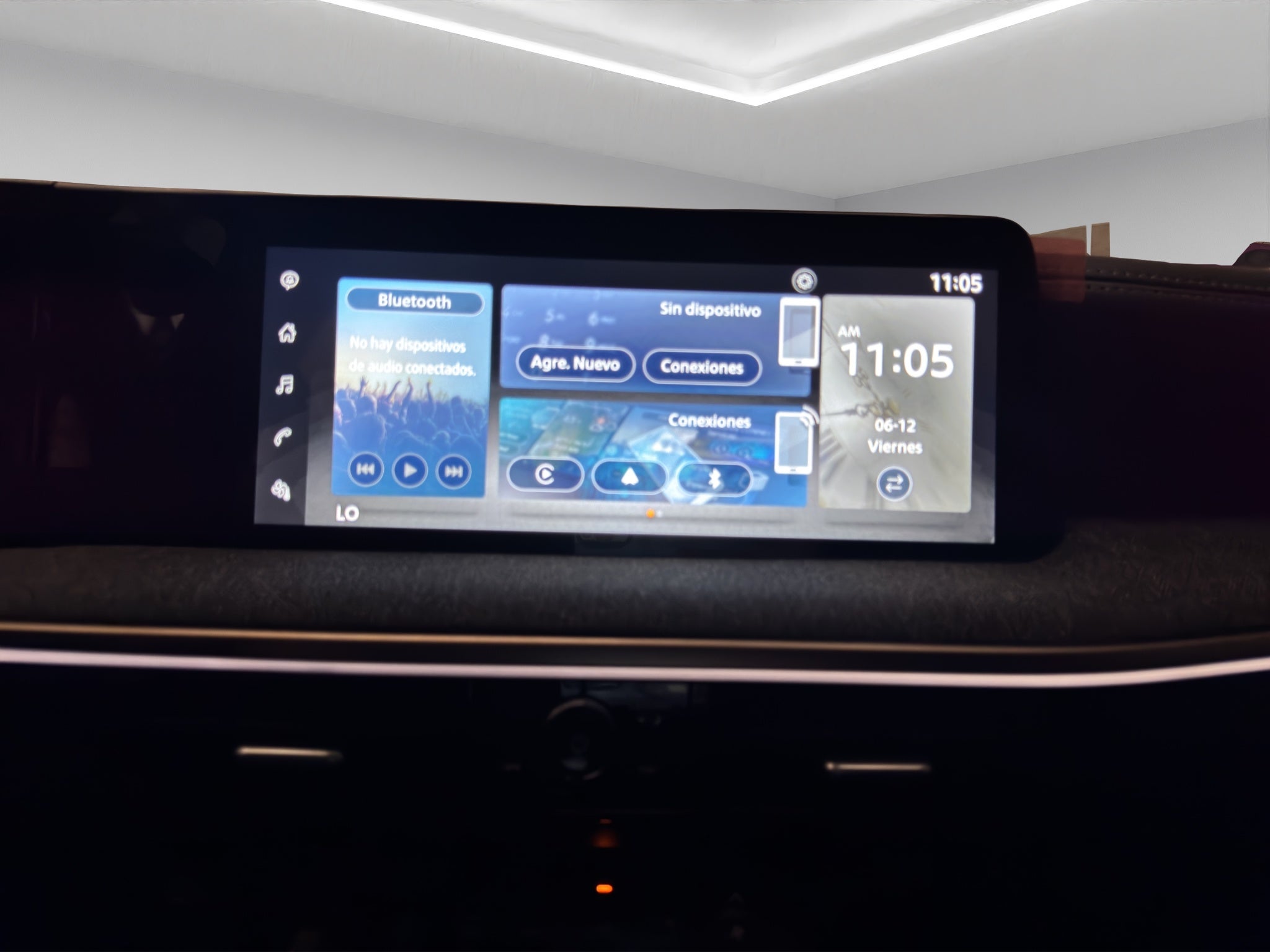 2025 Nissan Kicks VUD 5 pts. Platinum, 2.0l, TA, TP, s. Bose, pantalla touch 12