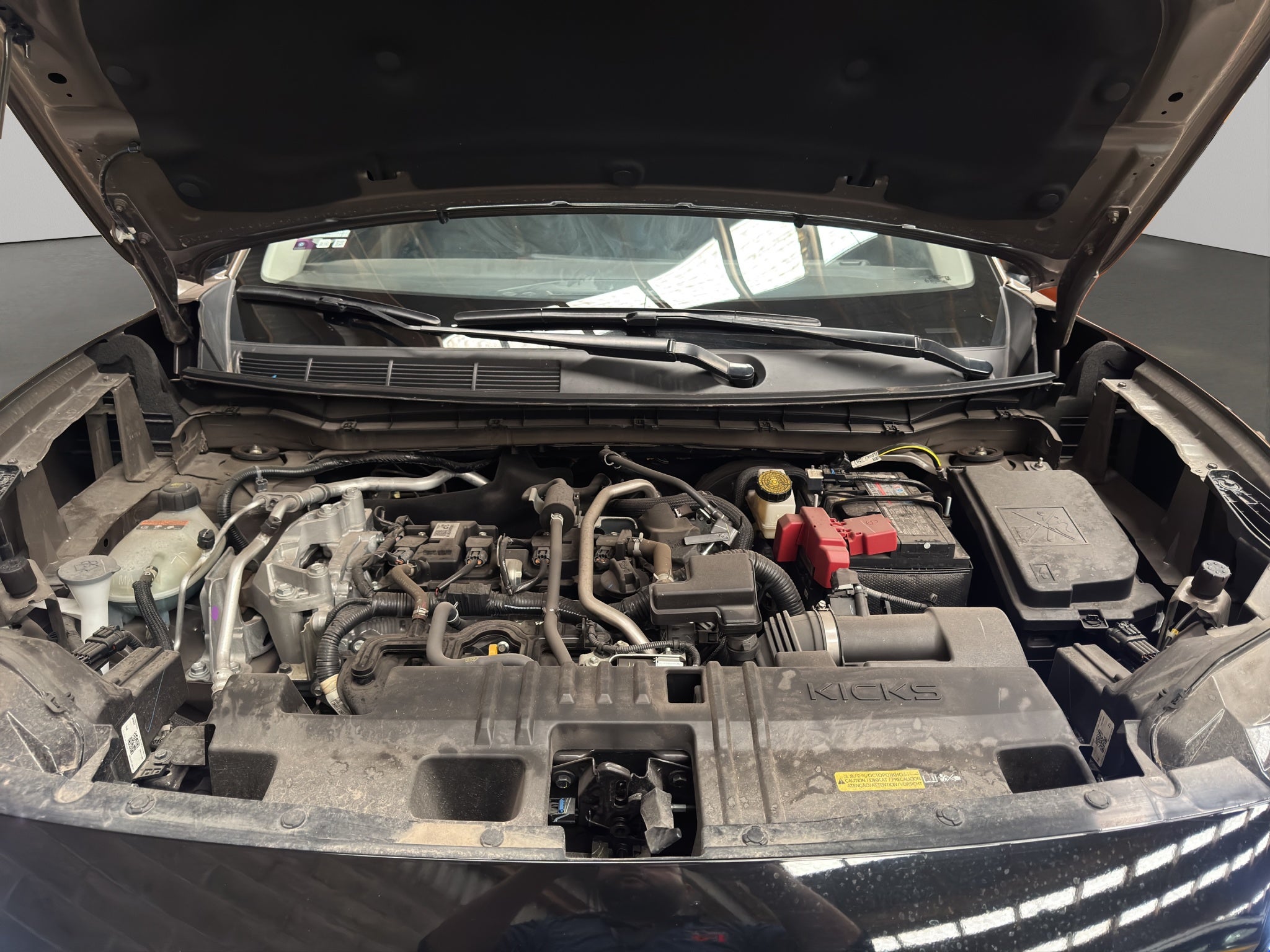 2025 Nissan Kicks VUD 5 pts. Platinum, 2.0l, TA, TP, s. Bose, pantalla touch 12