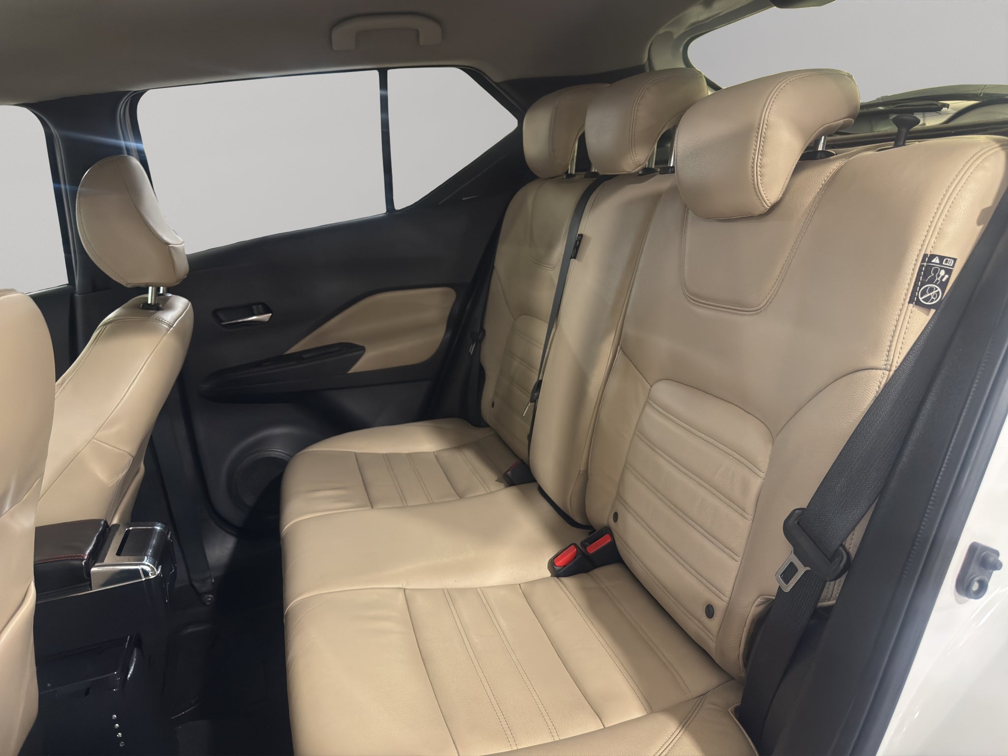 2018 Nissan Kicks VUD 5 pts. Exclusive, 1.6l, TA, a/ac. Aut., VE, piel, GPS, RA-17