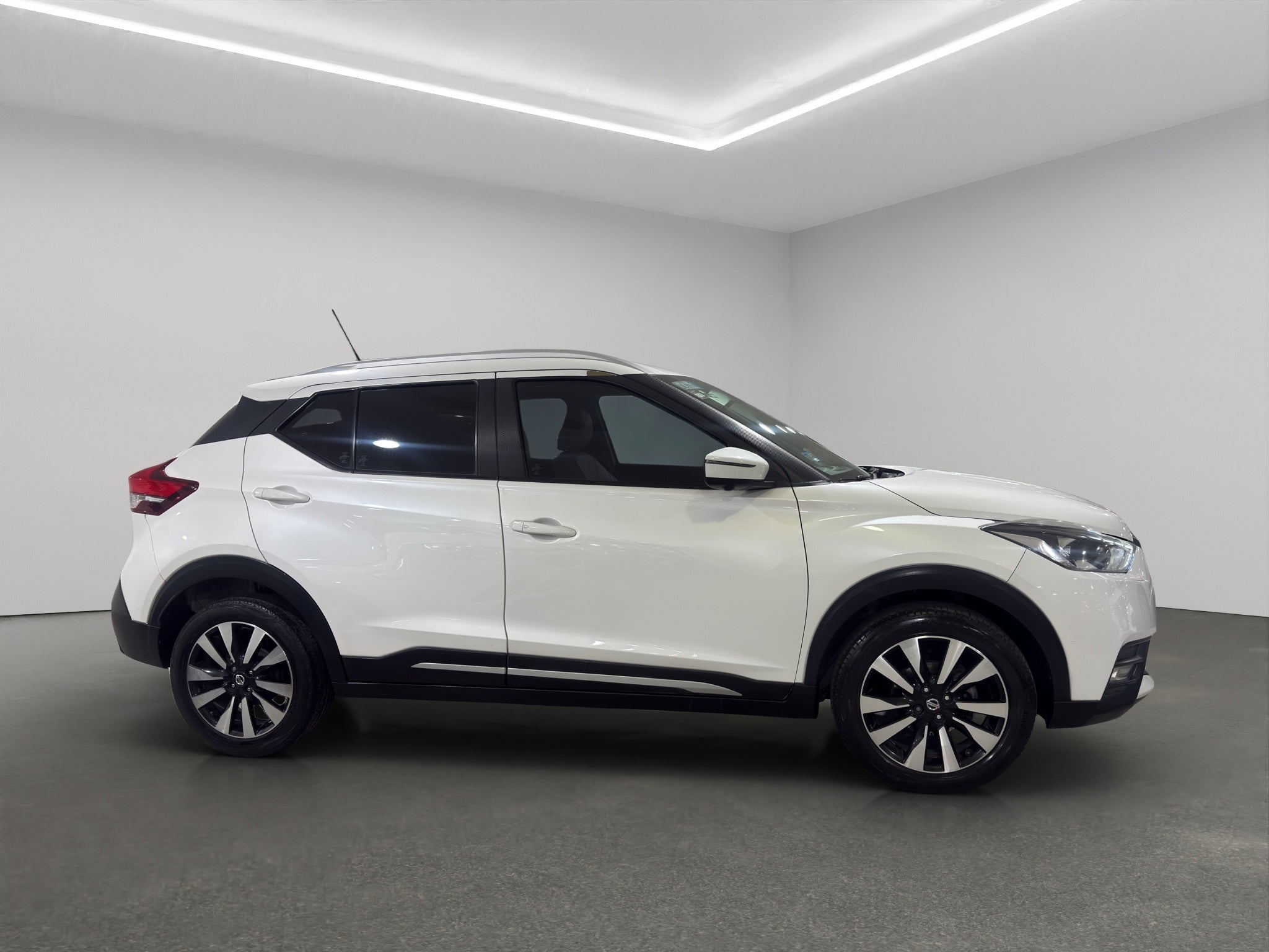 2018 Nissan Kicks VUD 5 pts. Exclusive, 1.6l, TA, a/ac. Aut., VE, piel, GPS, RA-17
