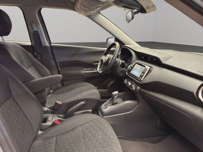 2025 Nissan Kicks VUD 5 pts. Play Advance, 1.6l, TM5, RA-17 (línea nueva)