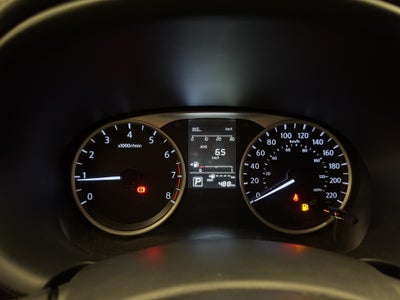 2025 Nissan Kicks VUD 5 pts. Play Advance, 1.6l, TM5, RA-17 (línea nueva)