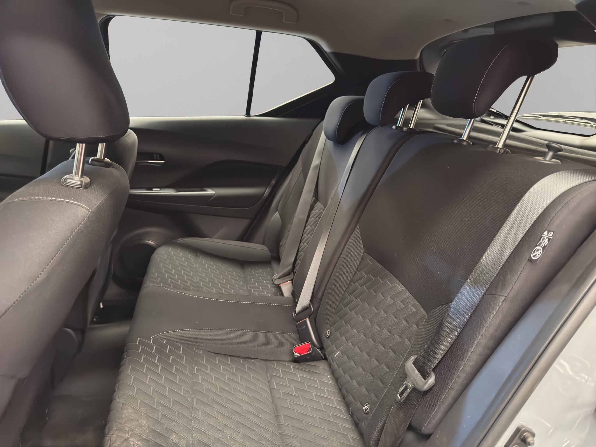 2025 Nissan Kicks VUD 5 pts. Play Advance, 1.6l, TM5, RA-17 (línea nueva)