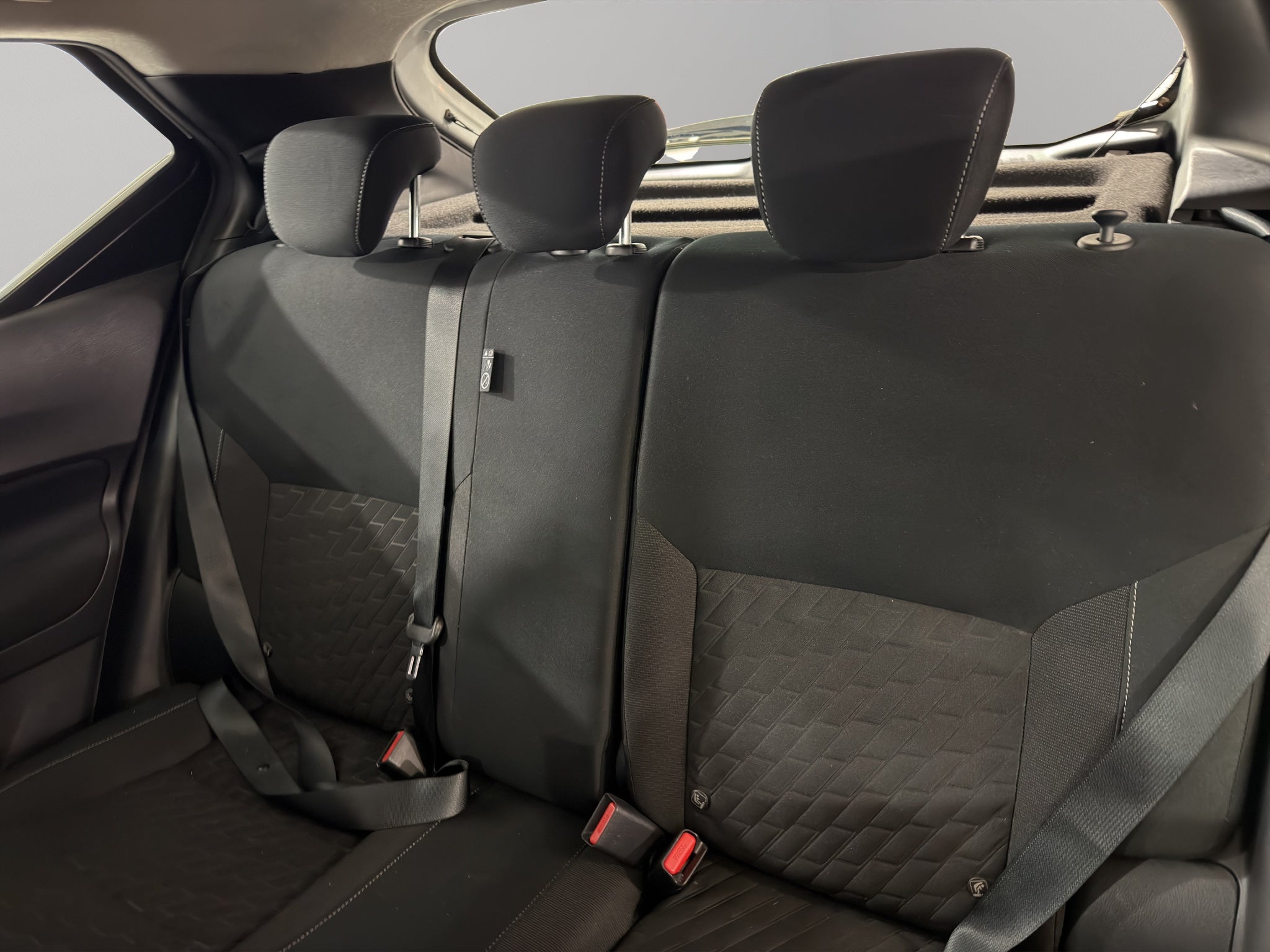 2024 Nissan Kicks VUD 5 pts. Advance, 1.6l, TM5, a/ac., VE, RA-16 (línea anterior)