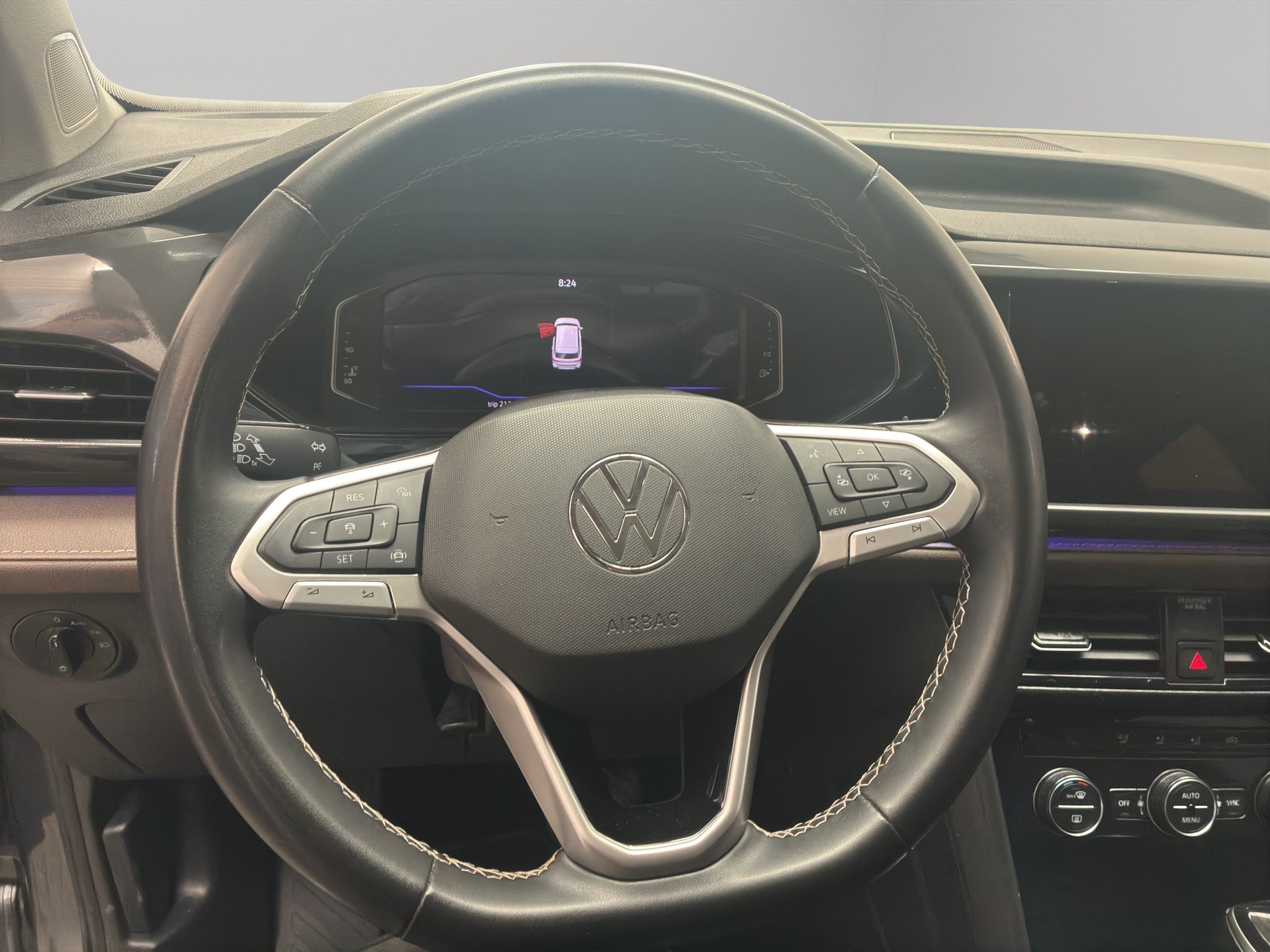 2023 Volkswagen Taos VUD 5 pts. Highline, 150 HP, 1.4T, TA, piel, TP, f. led, RA-18