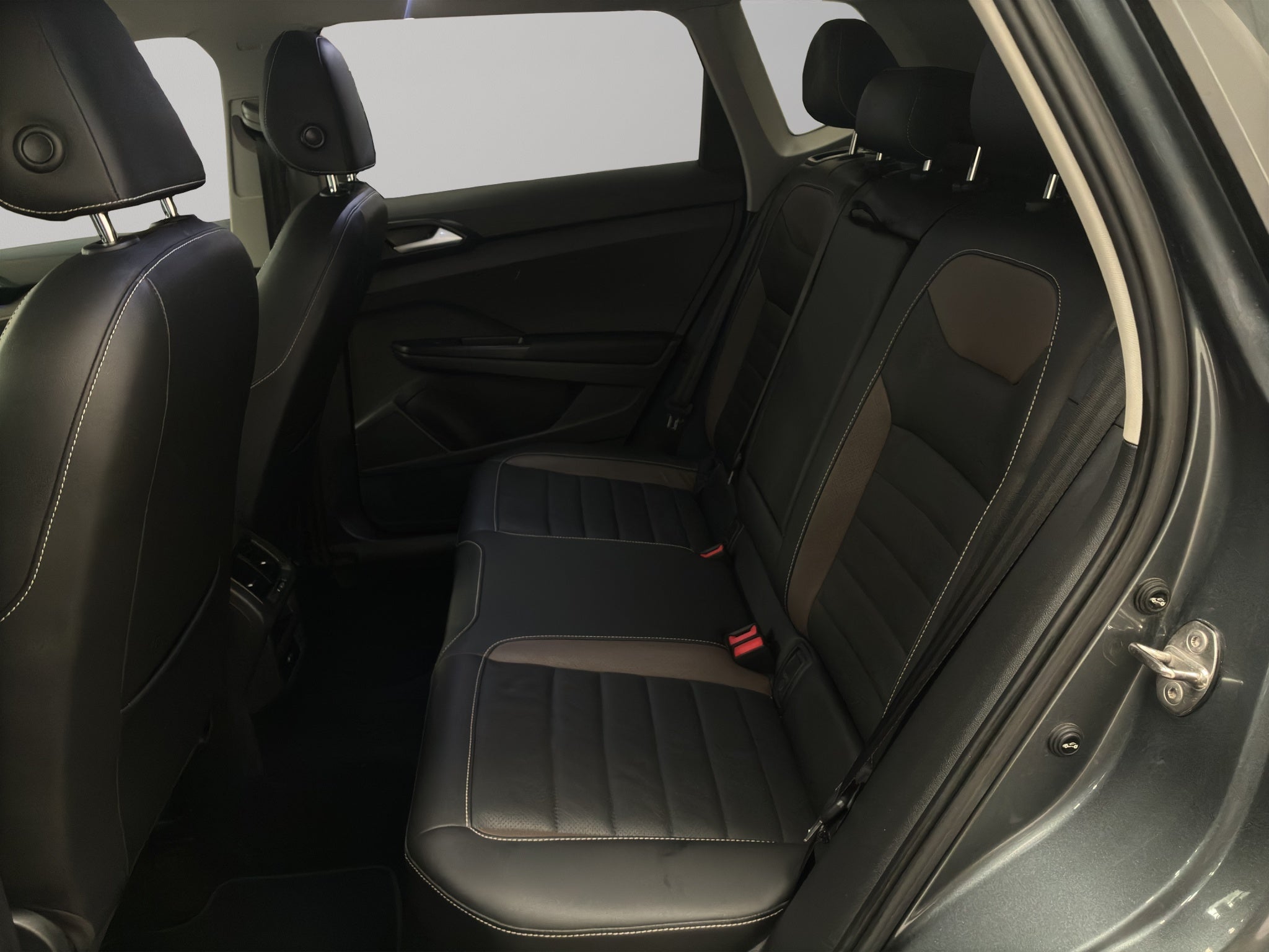 2023 Volkswagen Taos VUD 5 pts. Highline, 150 HP, 1.4T, TA, piel, TP, f. led, RA-18