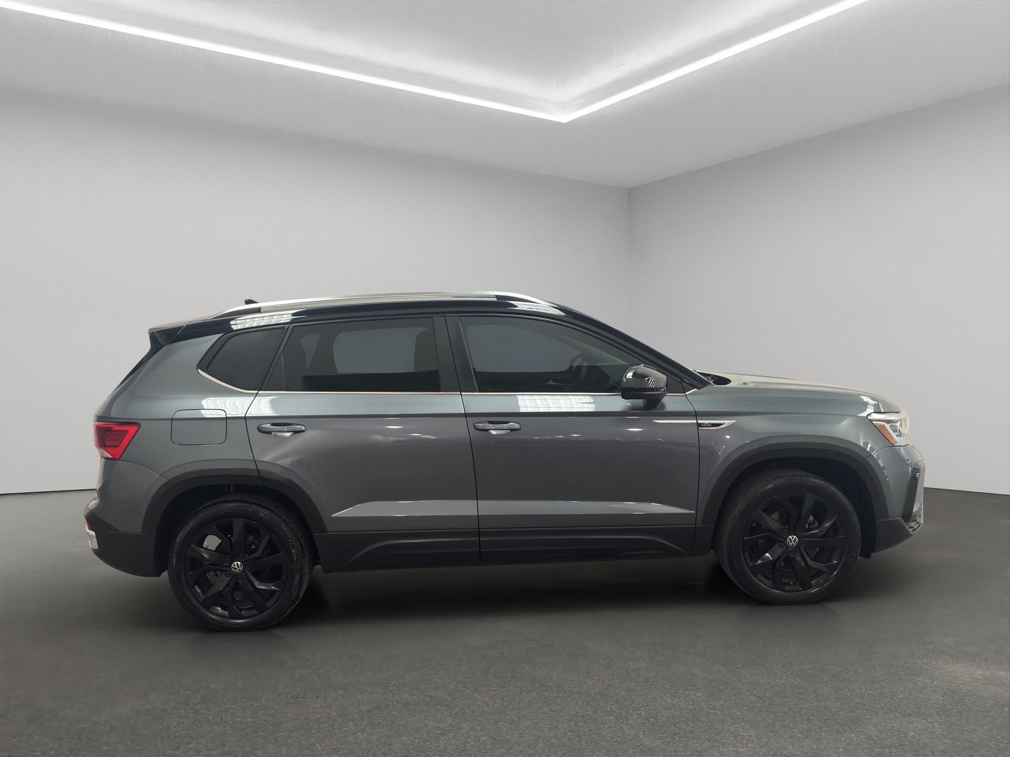 2023 Volkswagen Taos VUD 5 pts. Highline, 150 HP, 1.4T, TA, piel, TP, f. led, RA-18