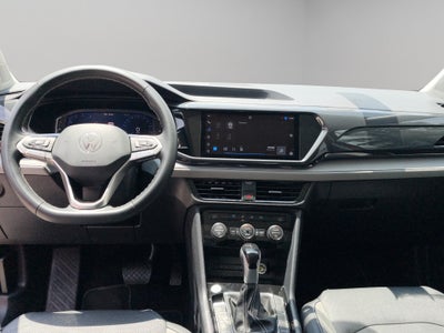 2023 Volkswagen Taos VUD 5 pts. Highline, 150 HP, 1.4T, TA, piel, TP, f. led, RA-18