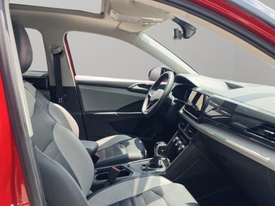 2023 Volkswagen Taos VUD 5 pts. Highline, 150 HP, 1.4T, TA, piel, TP, f. led, RA-18