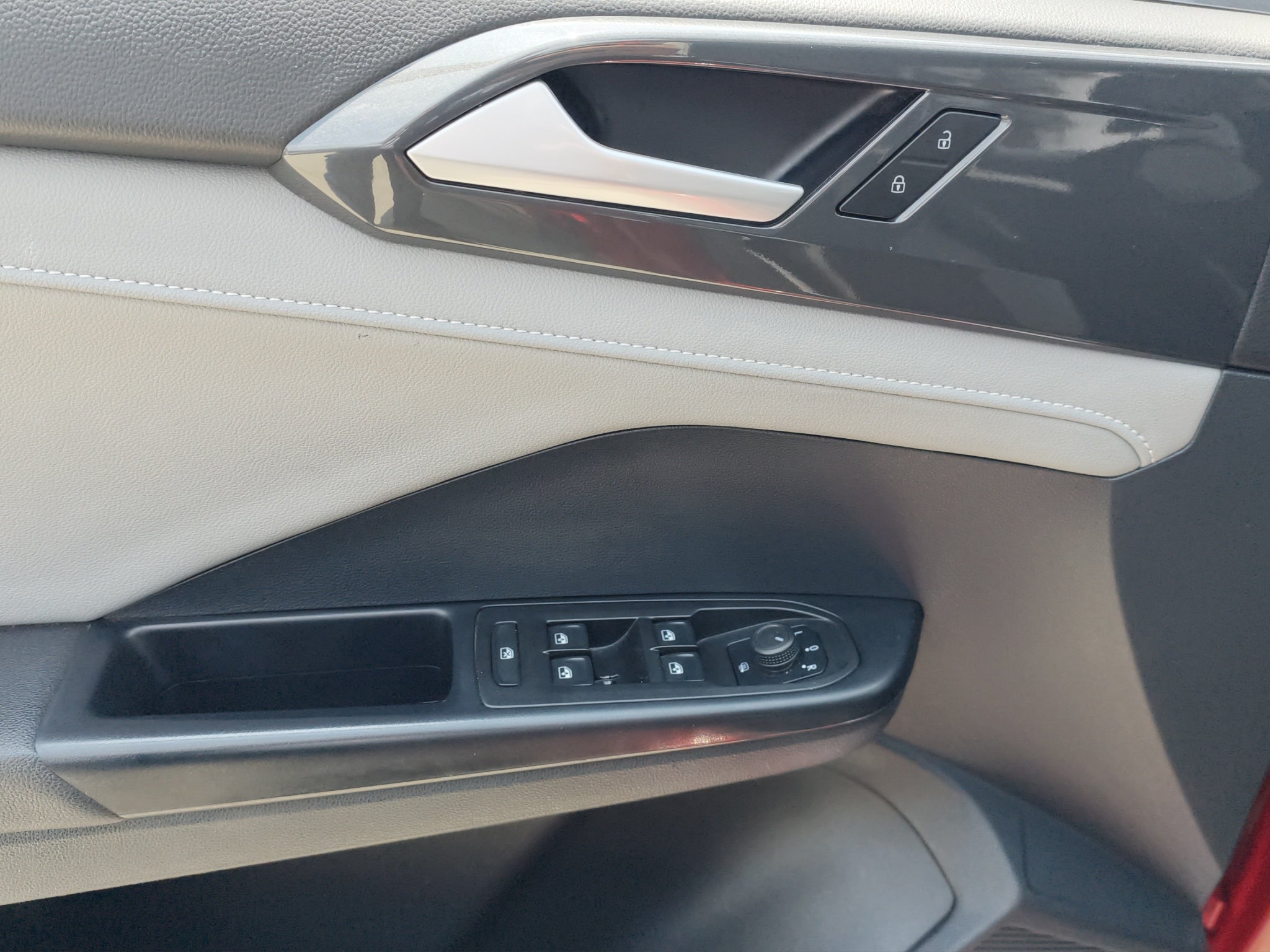 2023 Volkswagen Taos VUD 5 pts. Highline, 150 HP, 1.4T, TA, piel, TP, f. led, RA-18