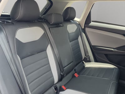 2023 Volkswagen Taos VUD 5 pts. Highline, 150 HP, 1.4T, TA, piel, TP, f. led, RA-18