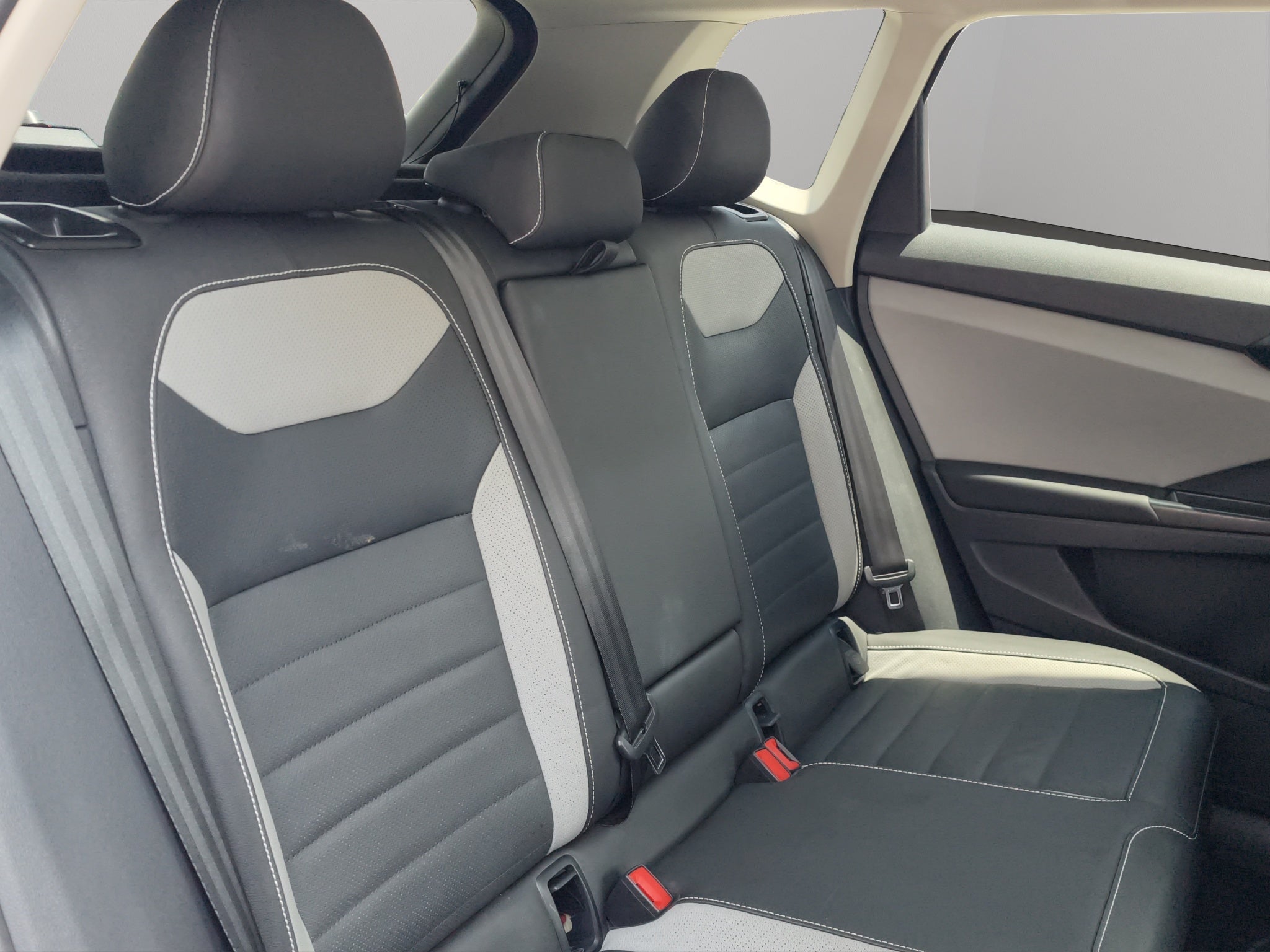 2023 Volkswagen Taos VUD 5 pts. Highline, 150 HP, 1.4T, TA, piel, TP, f. led, RA-18