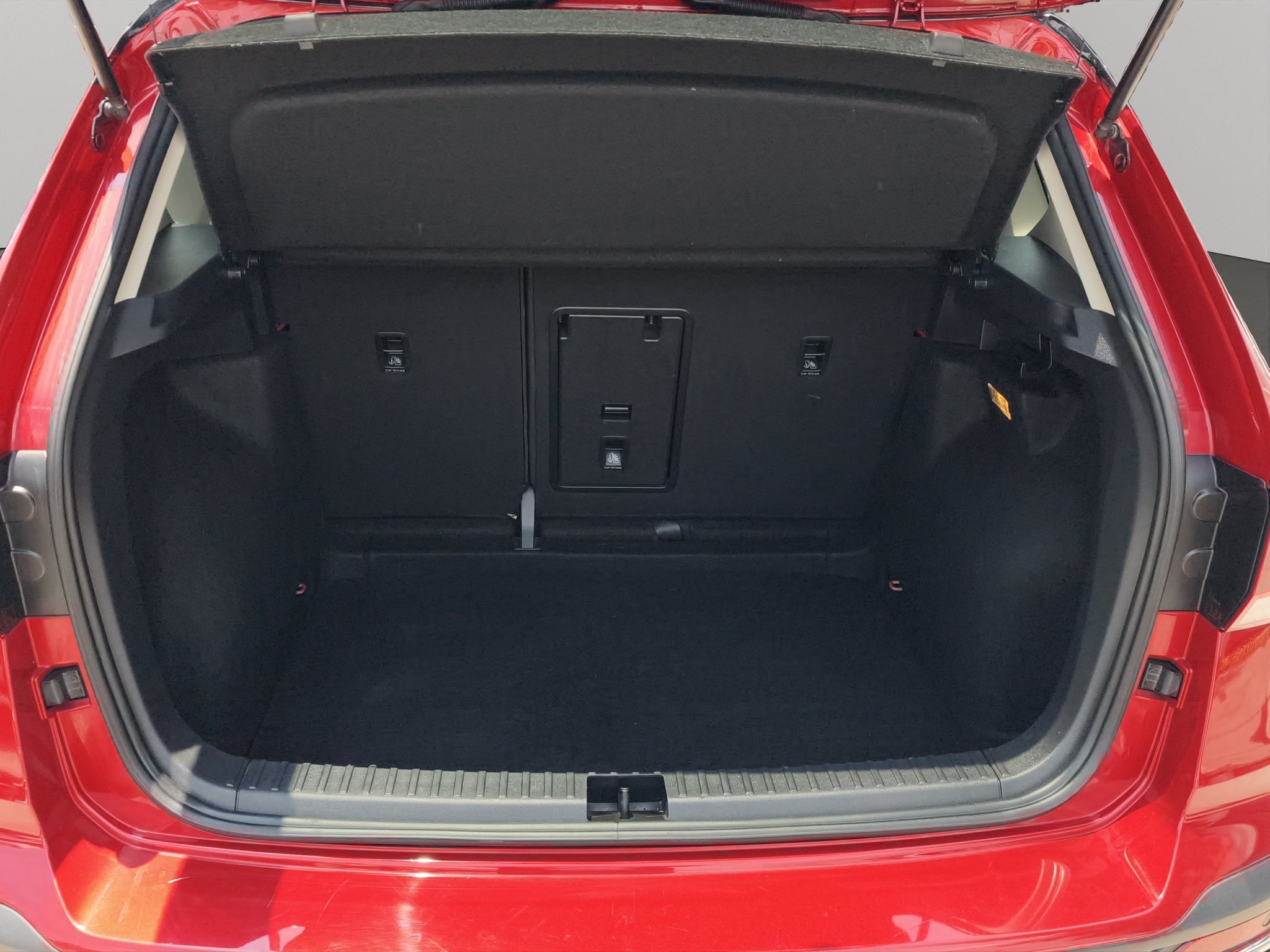 2023 Volkswagen Taos VUD 5 pts. Highline, 150 HP, 1.4T, TA, piel, TP, f. led, RA-18