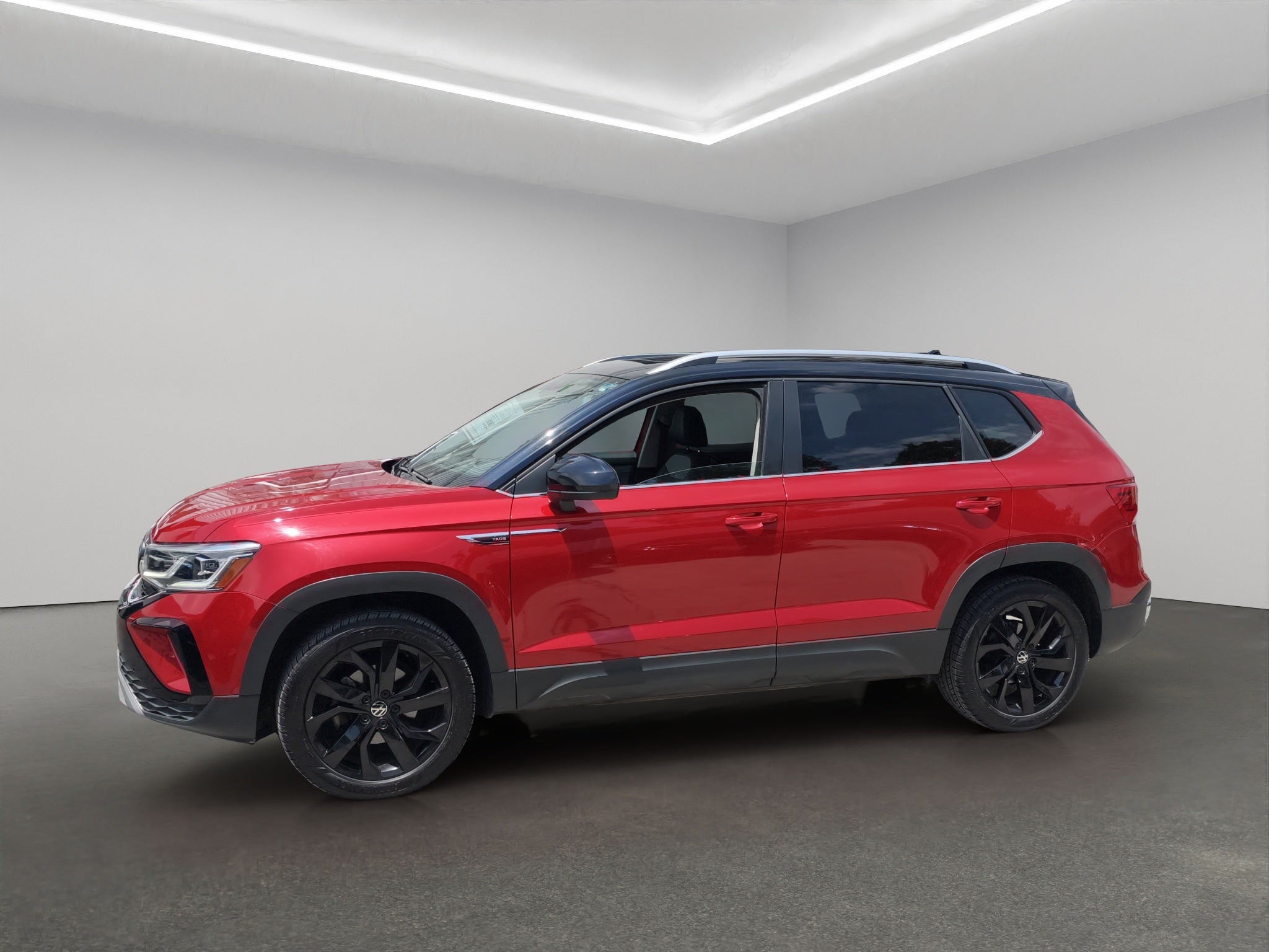 2023 Volkswagen Taos VUD 5 pts. Highline, 150 HP, 1.4T, TA, piel, TP, f. led, RA-18