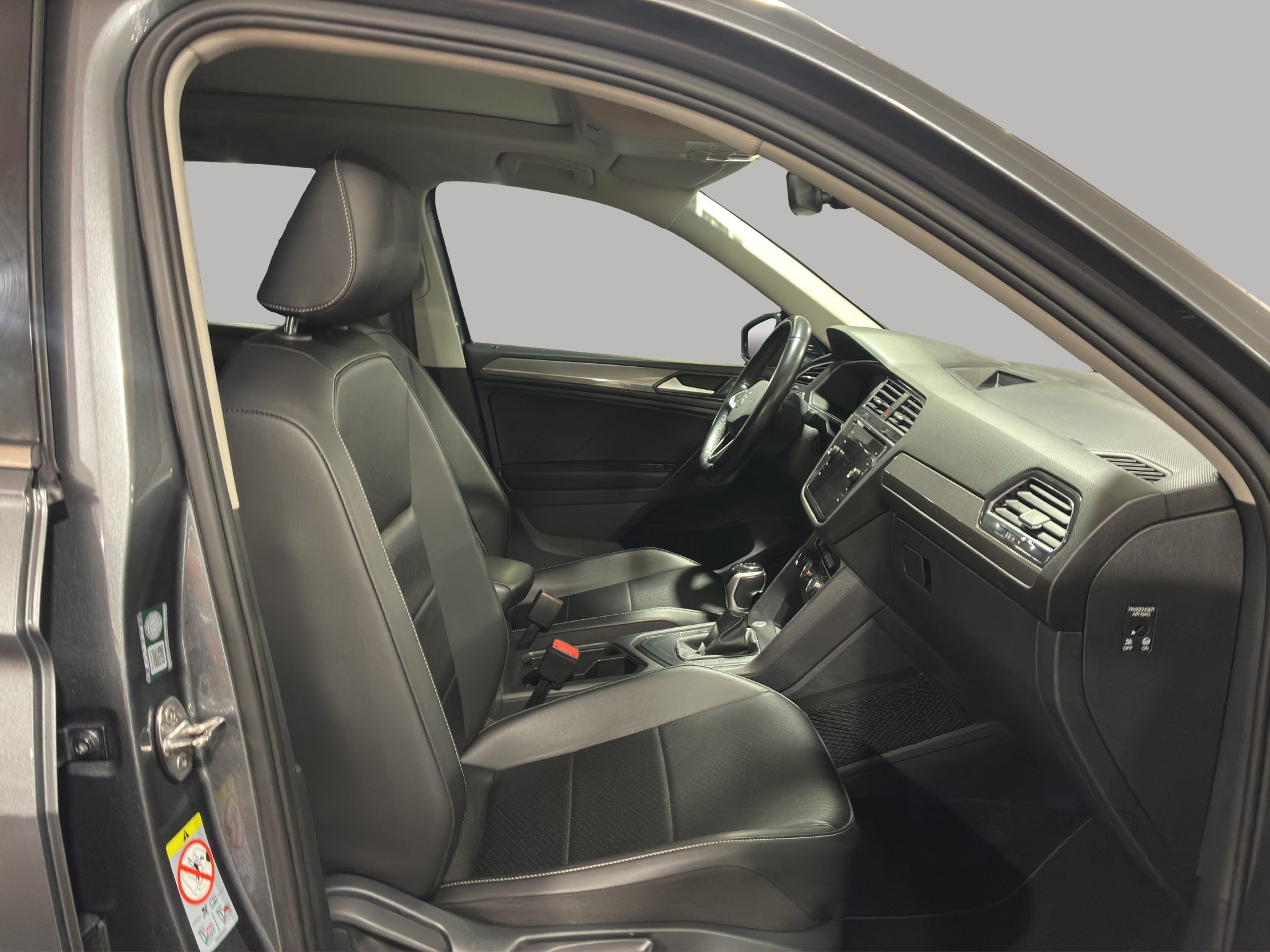 2022 Volkswagen Tiguan VUD 5 pts. Comfortline, 1.4T, DSG, piel, f. niebla, cámara reversa, RA-17