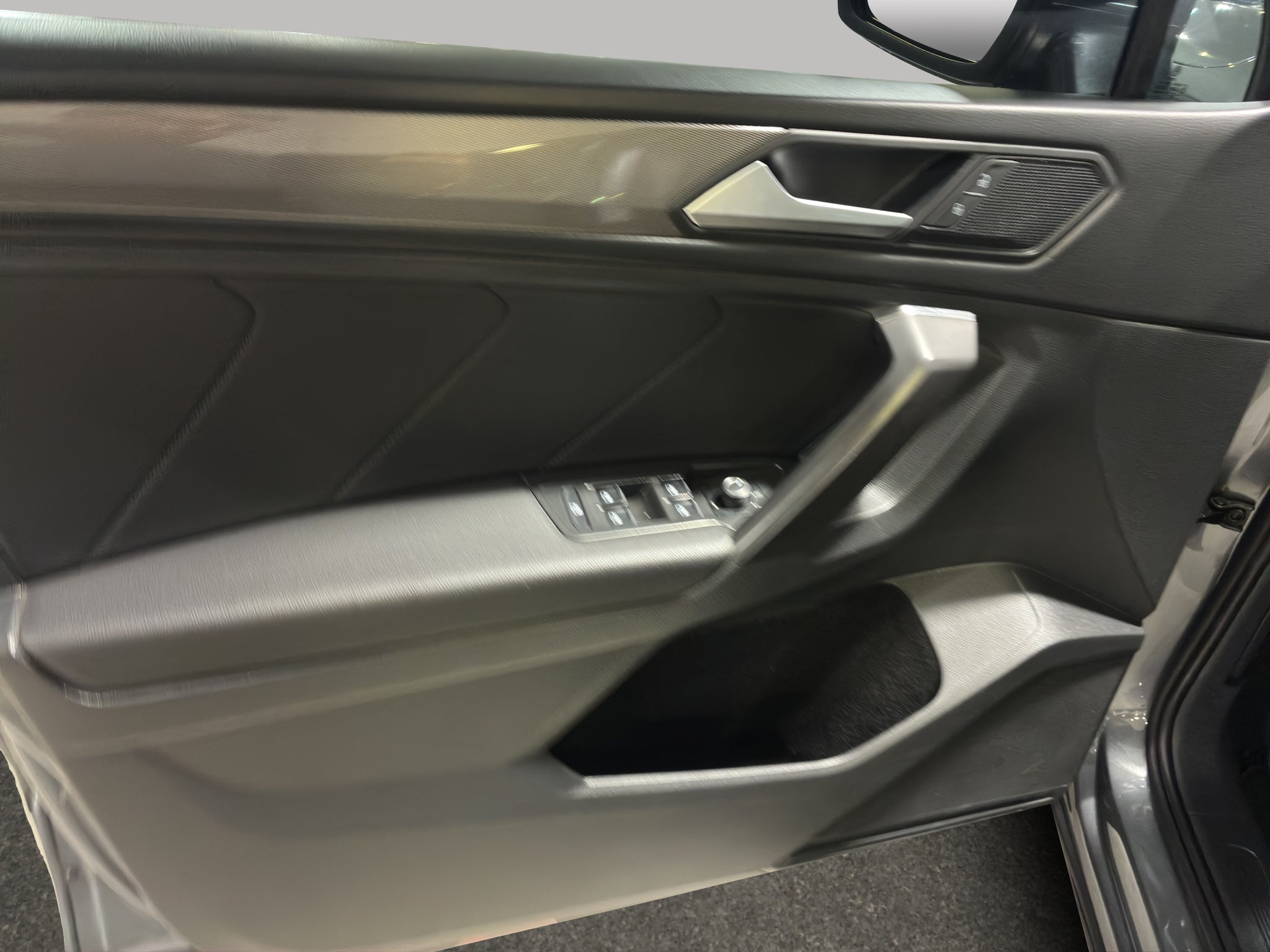 2022 Volkswagen Tiguan VUD 5 pts. Comfortline, 1.4T, DSG, piel, f. niebla, cámara reversa, RA-17
