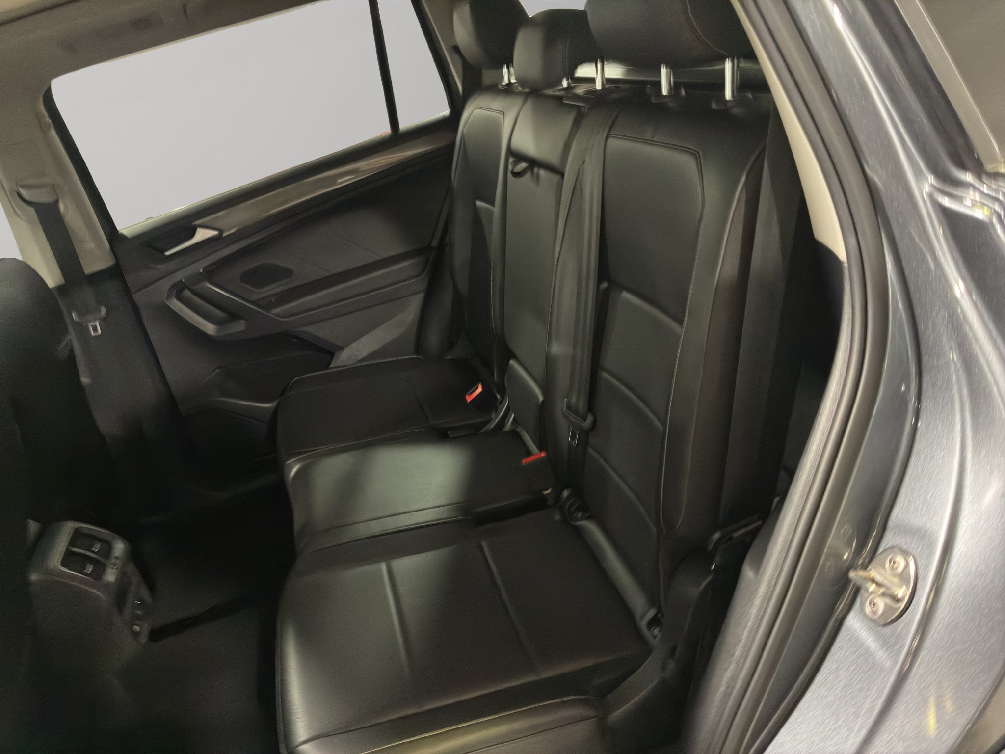 2022 Volkswagen Tiguan VUD 5 pts. Comfortline, 1.4T, DSG, piel, f. niebla, cámara reversa, RA-17