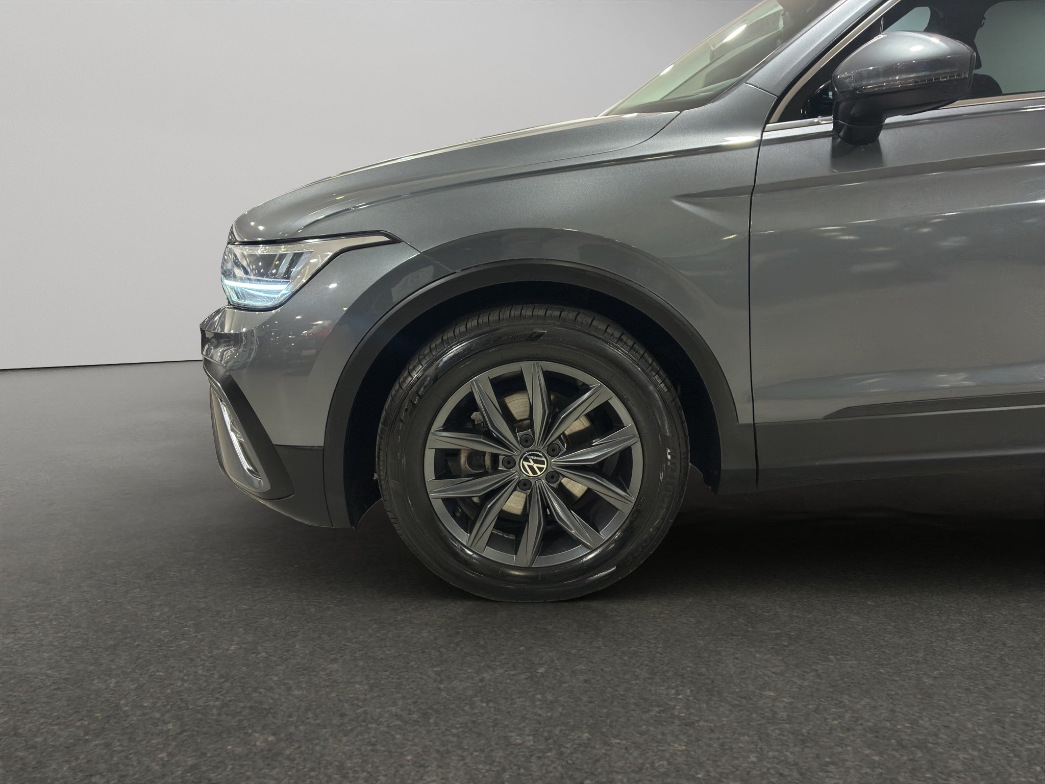 2022 Volkswagen Tiguan VUD 5 pts. Comfortline, 1.4T, DSG, piel, f. niebla, cámara reversa, RA-17