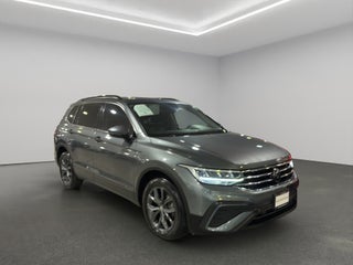 2022 Volkswagen Tiguan VUD 5 pts. Comfortline, 1.4T, DSG, piel, f. niebla, cámara reversa, RA-17
