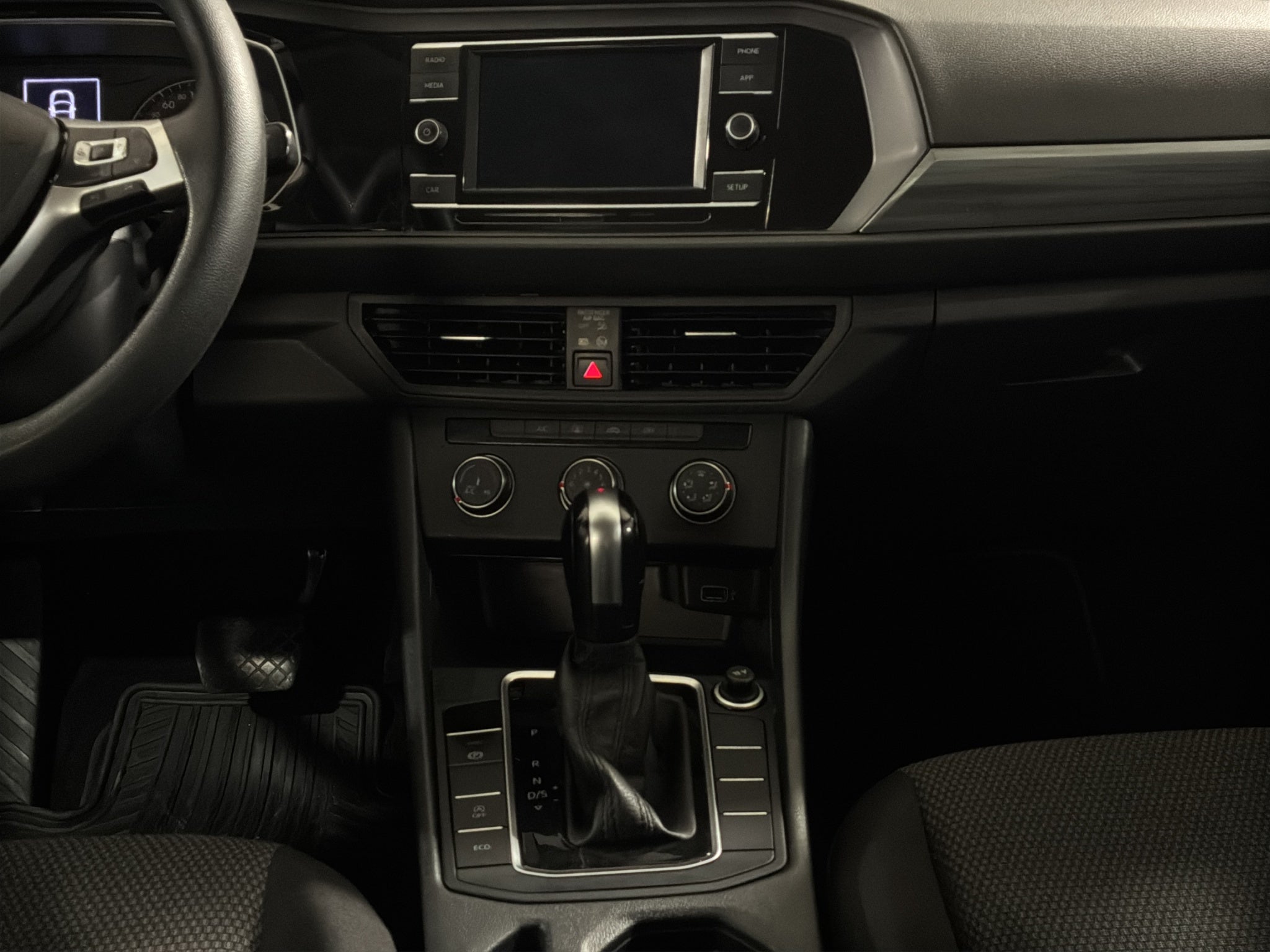 2019 Volkswagen Jetta A7 4 pts. Confortline, 1.4T, TM6, RA-16