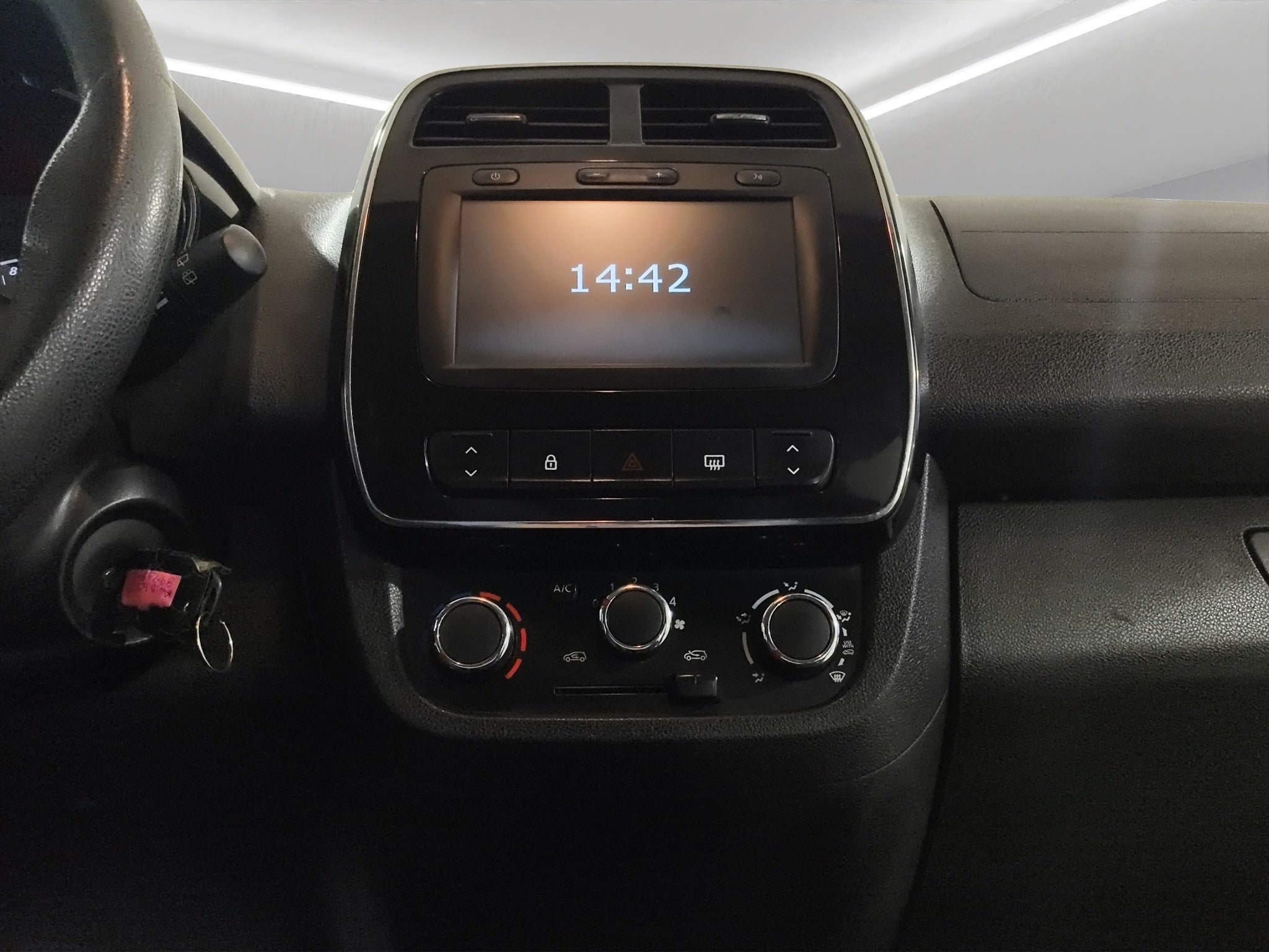 2021 Renault Kwid 5 pts. HB Iconic, TM5, a/ac., f. niebla, R-14