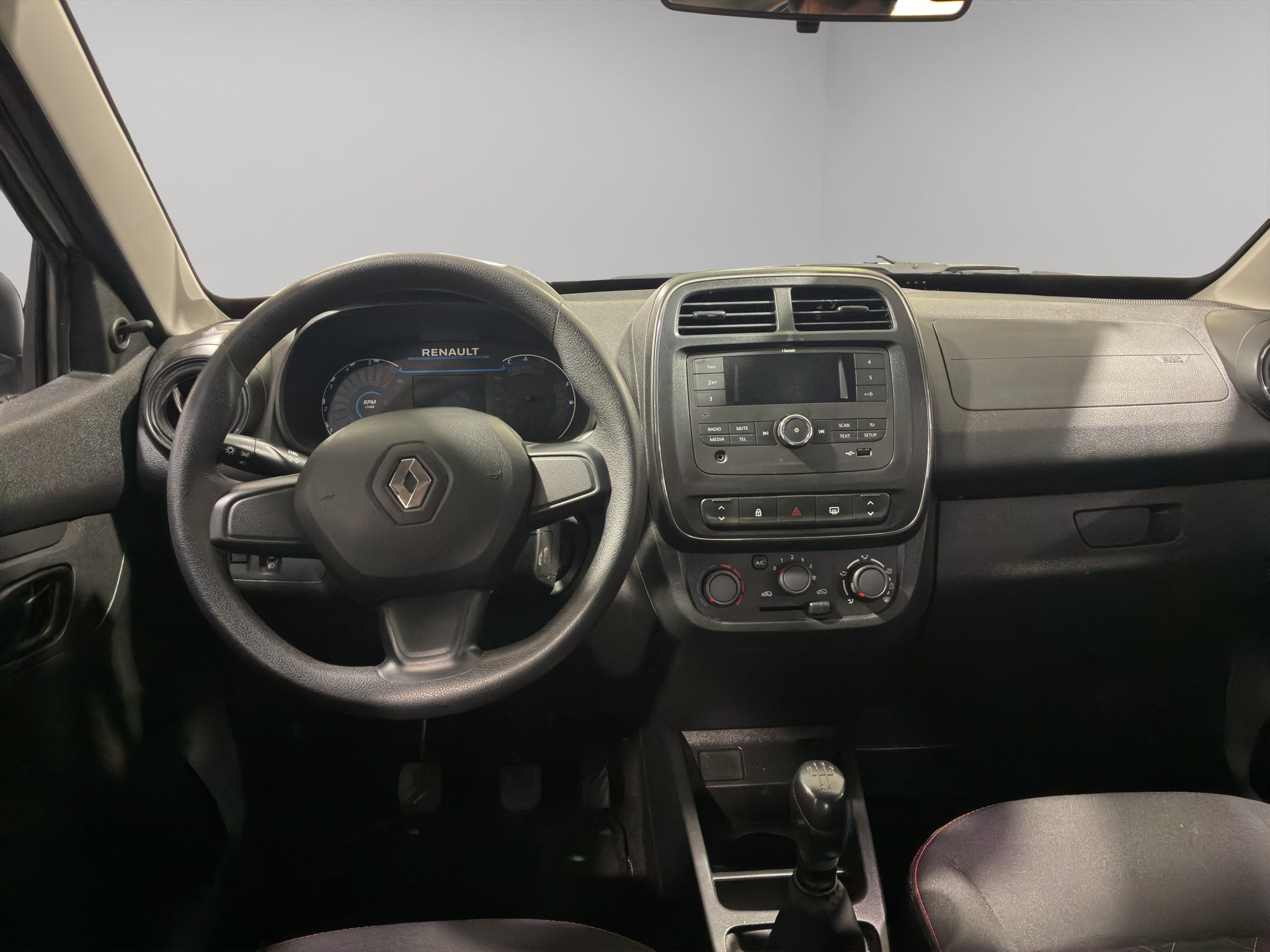 2025 Renault Kwid 5 pts. HB Intens, TM5, a/ac., R-14