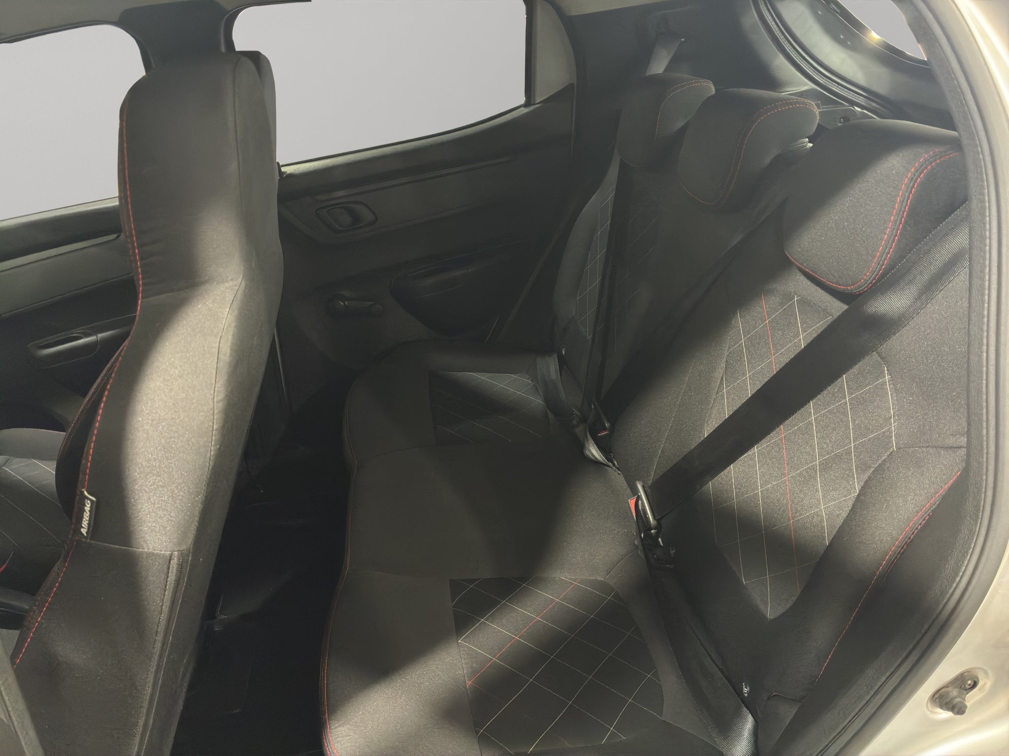 2025 Renault Kwid 5 pts. HB Intens, TM5, a/ac., R-14