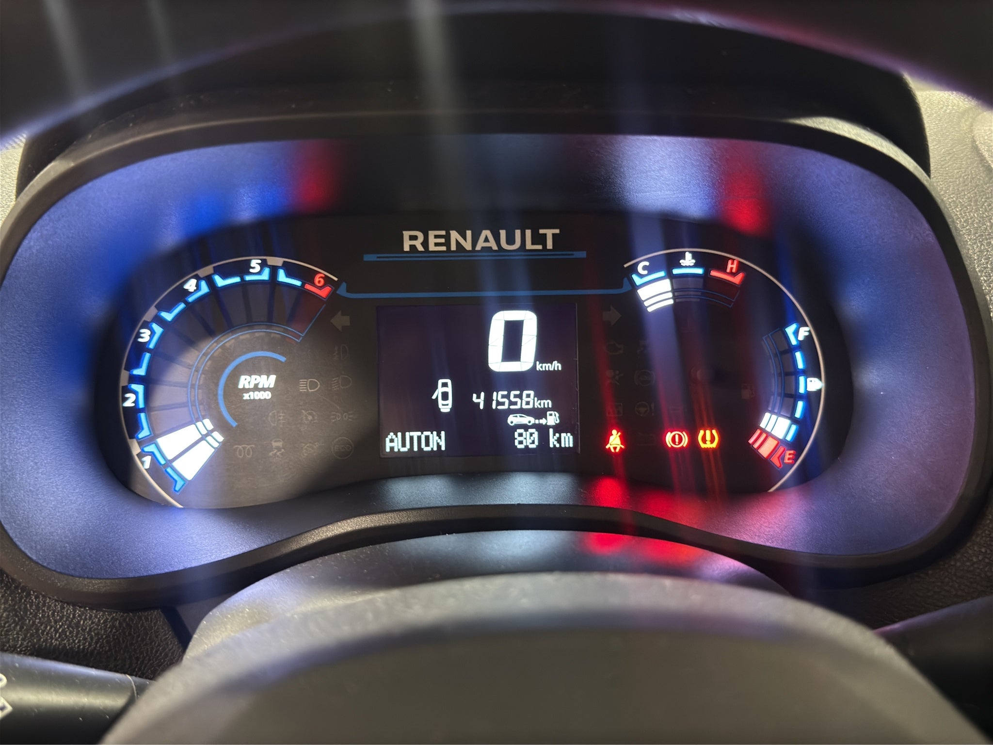 2025 Renault Kwid 5 pts. HB Intens, TM5, a/ac., R-14