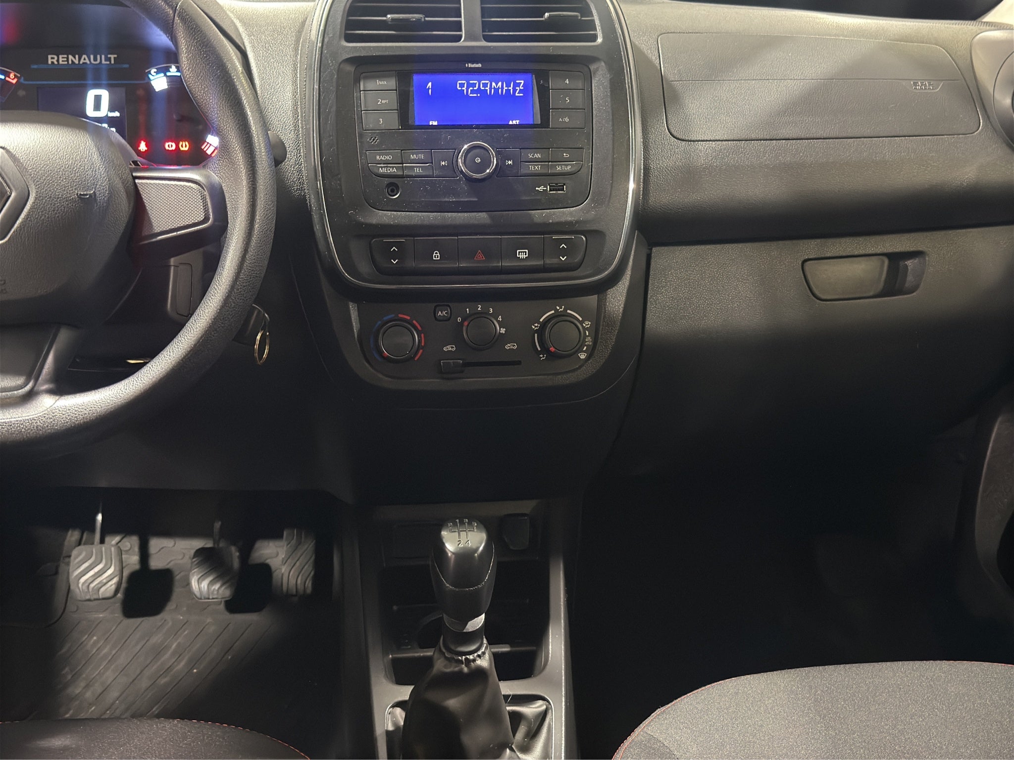 2025 Renault Kwid 5 pts. HB Intens, TM5, a/ac., R-14
