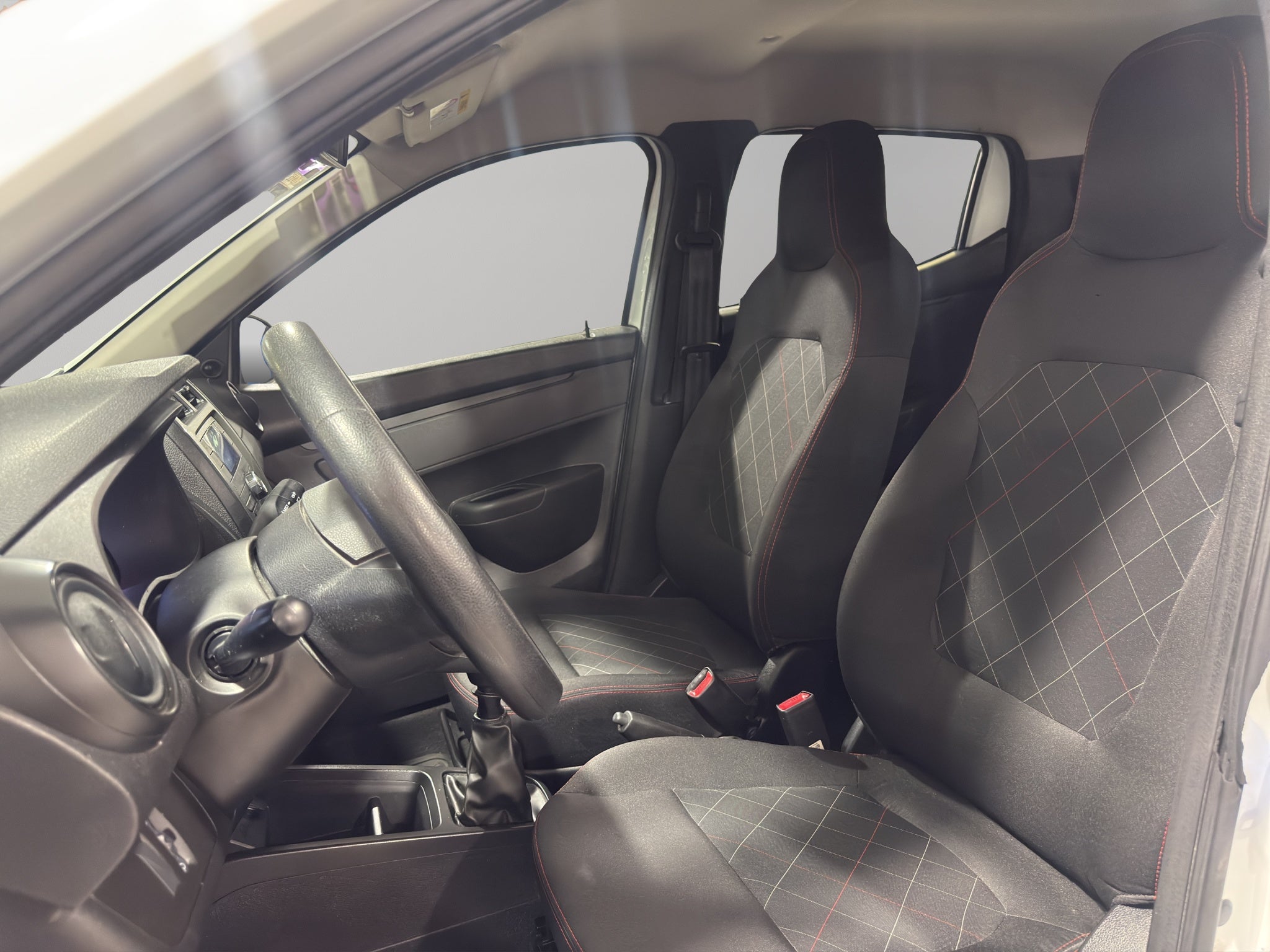 2025 Renault Kwid 5 pts. HB Intens, TM5, a/ac., R-14