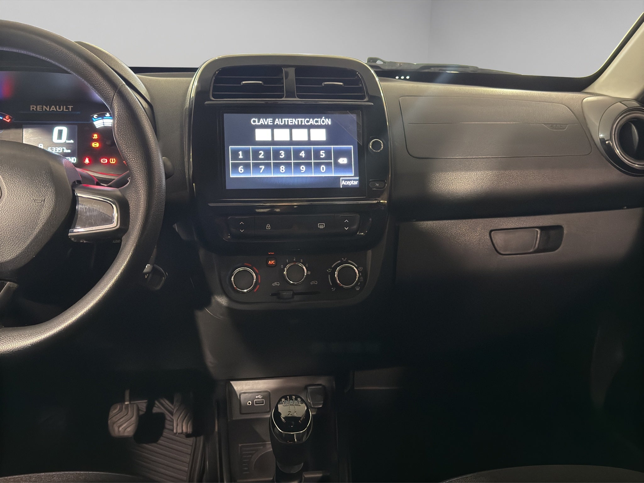 2024 Renault Kwid 5 pts. HB Iconic, TM5, a/ac., pantalla touch 8