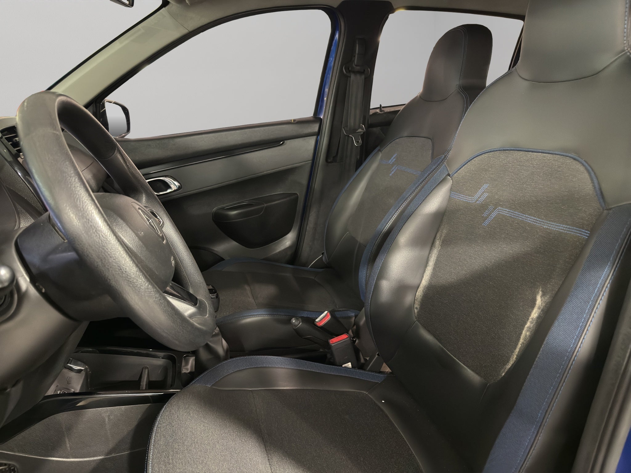 2024 Renault Kwid 5 pts. HB Iconic, TM5, a/ac., pantalla touch 8