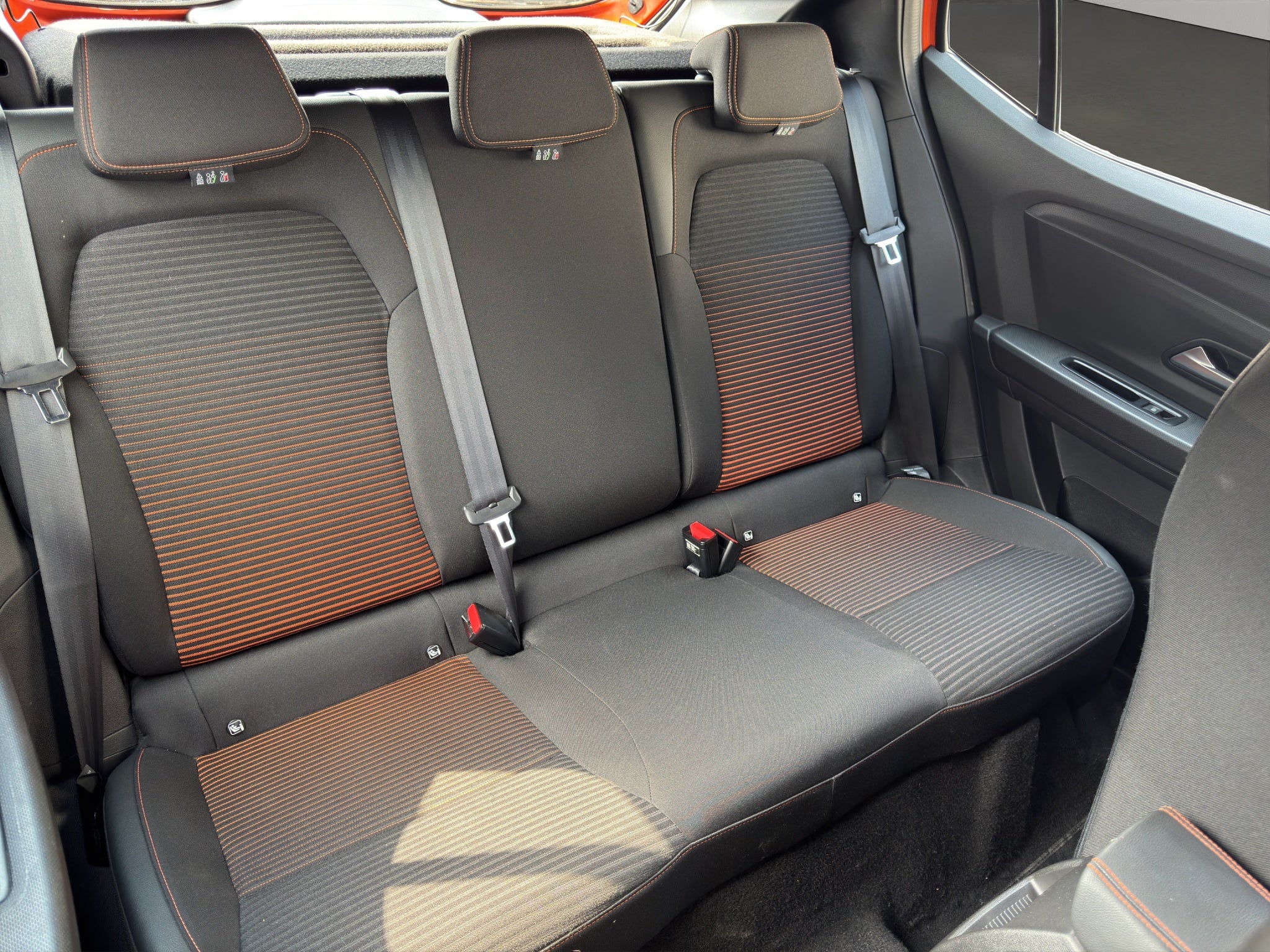 2025 Renault Kardian VUD 5 pts. Premiere Edition, 1.0T, TA, a/ac., f. niebla, RA-17 bitono