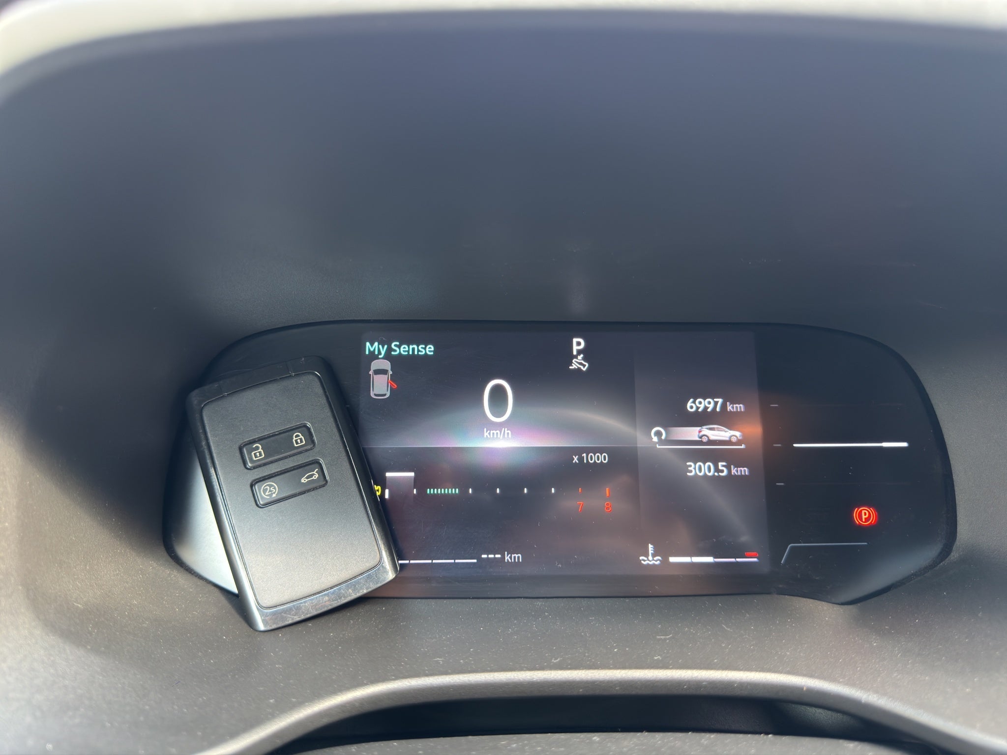 2025 Renault Kardian VUD 5 pts. Premiere Edition, 1.0T, TA, a/ac., f. niebla, RA-17 bitono