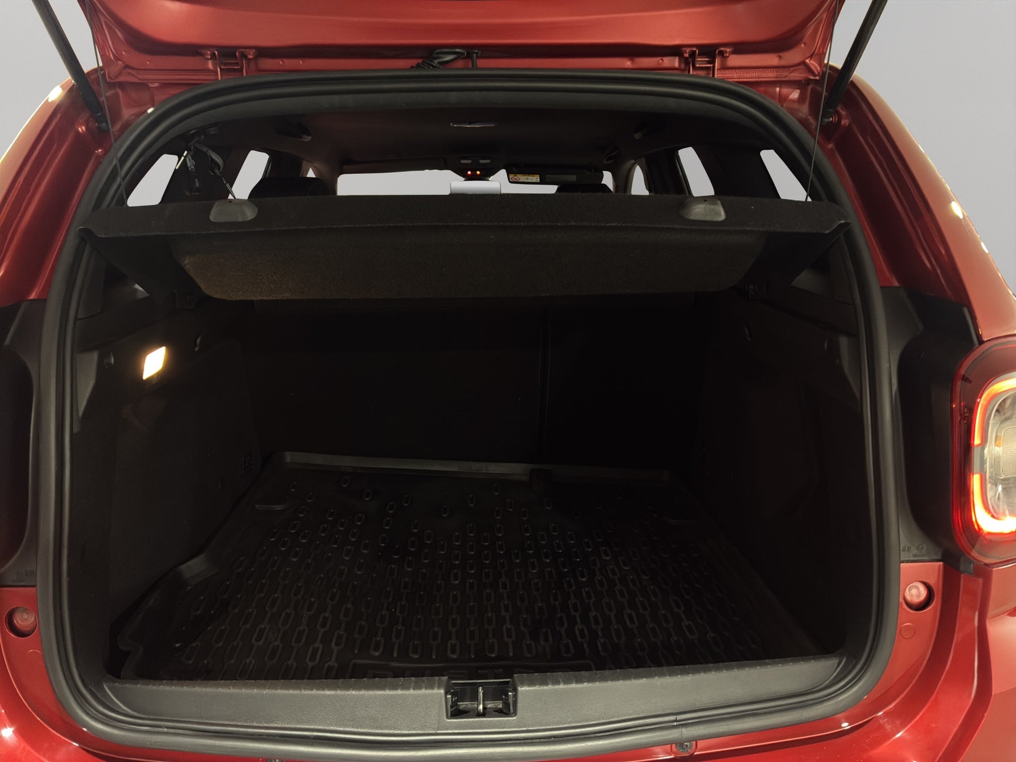 2023 Renault Duster VUD 5 pts. Iconic, 1.3T, TA, a/ac. Aut., VE, f. niebla, RA-17