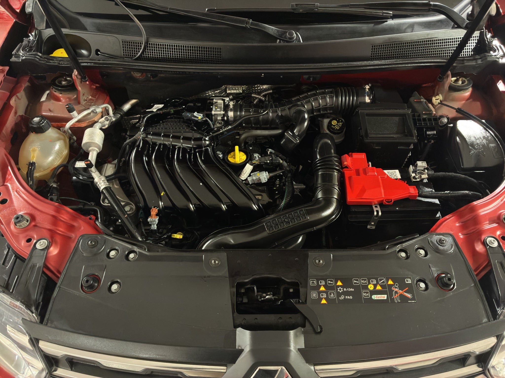 2023 Renault Duster VUD 5 pts. Iconic, 1.3T, TA, a/ac. Aut., VE, f. niebla, RA-17