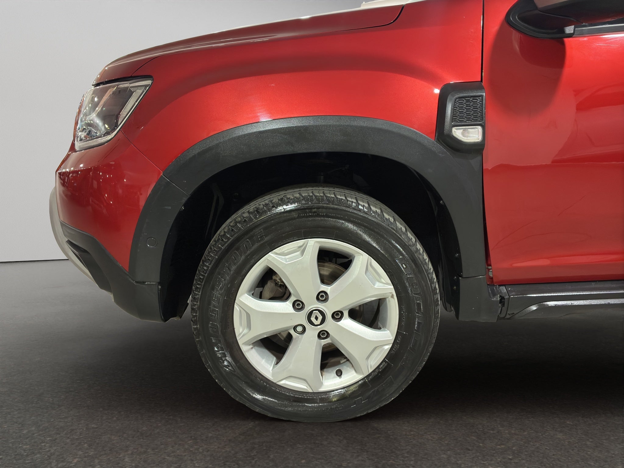 2023 Renault Duster VUD 5 pts. Iconic, 1.3T, TA, a/ac. Aut., VE, f. niebla, RA-17