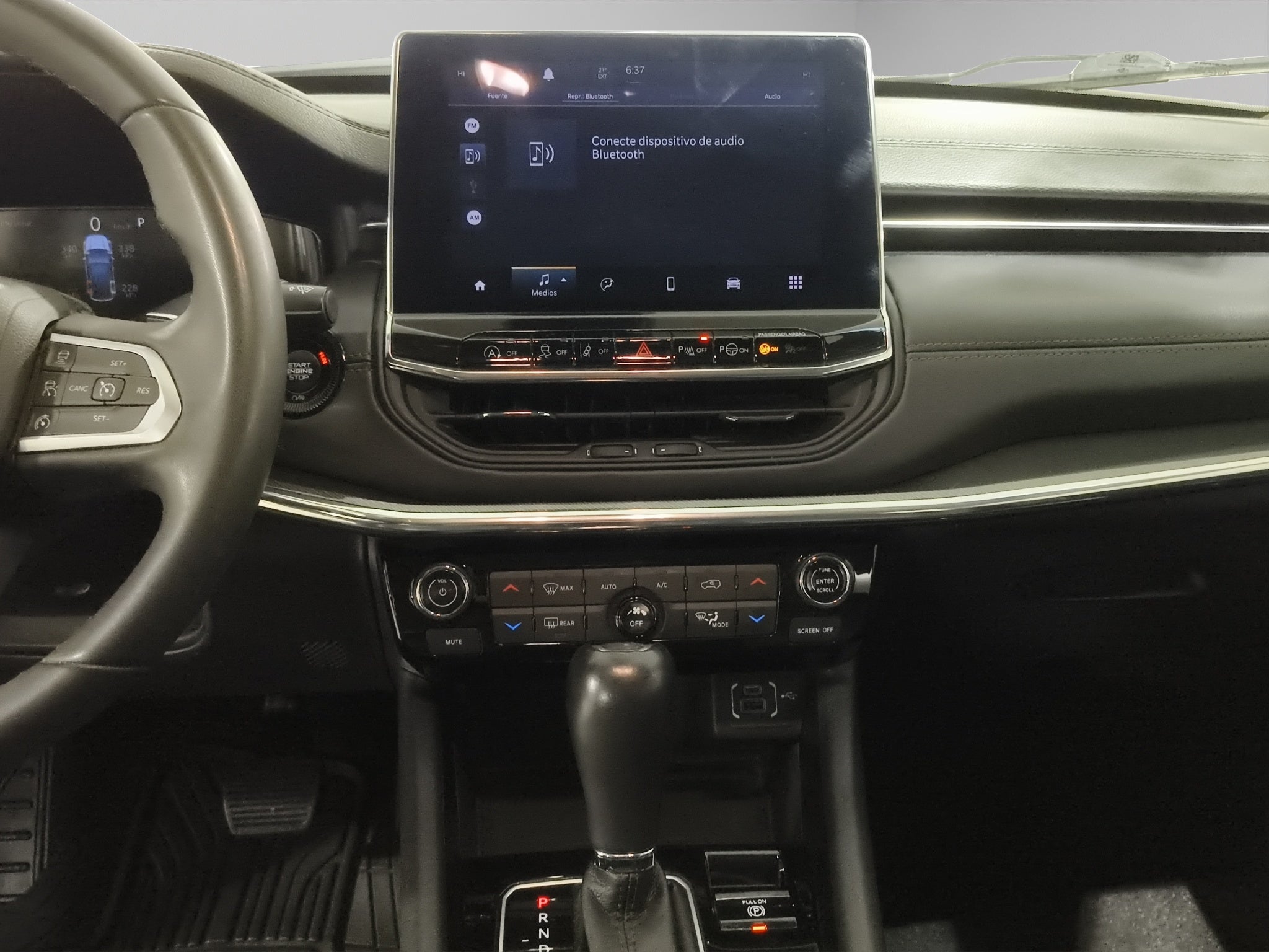 2023 Jeep Compass VUD 5 pts. Altitude, 1.3T, TA, a/ac. Aut., piel, cambios al volante, RA-19