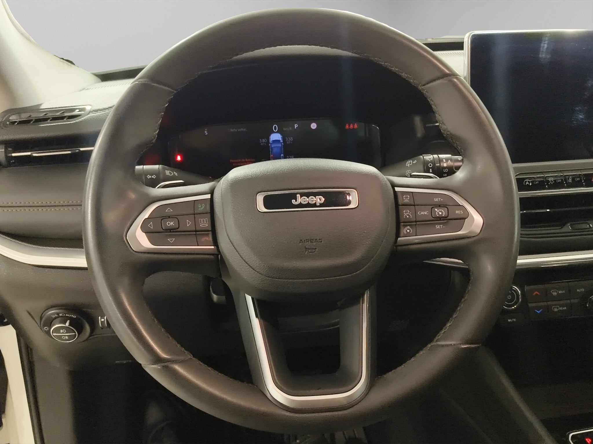2023 Jeep Compass VUD 5 pts. Altitude, 1.3T, TA, a/ac. Aut., piel, cambios al volante, RA-19
