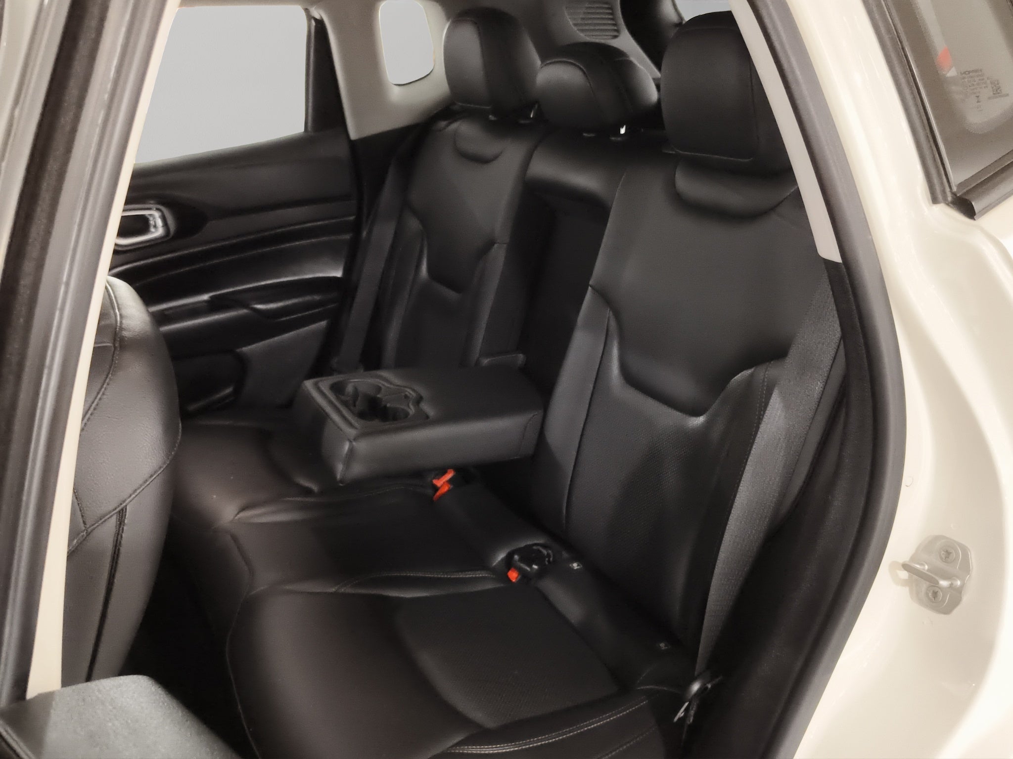 2023 Jeep Compass VUD 5 pts. Altitude, 1.3T, TA, a/ac. Aut., piel, cambios al volante, RA-19