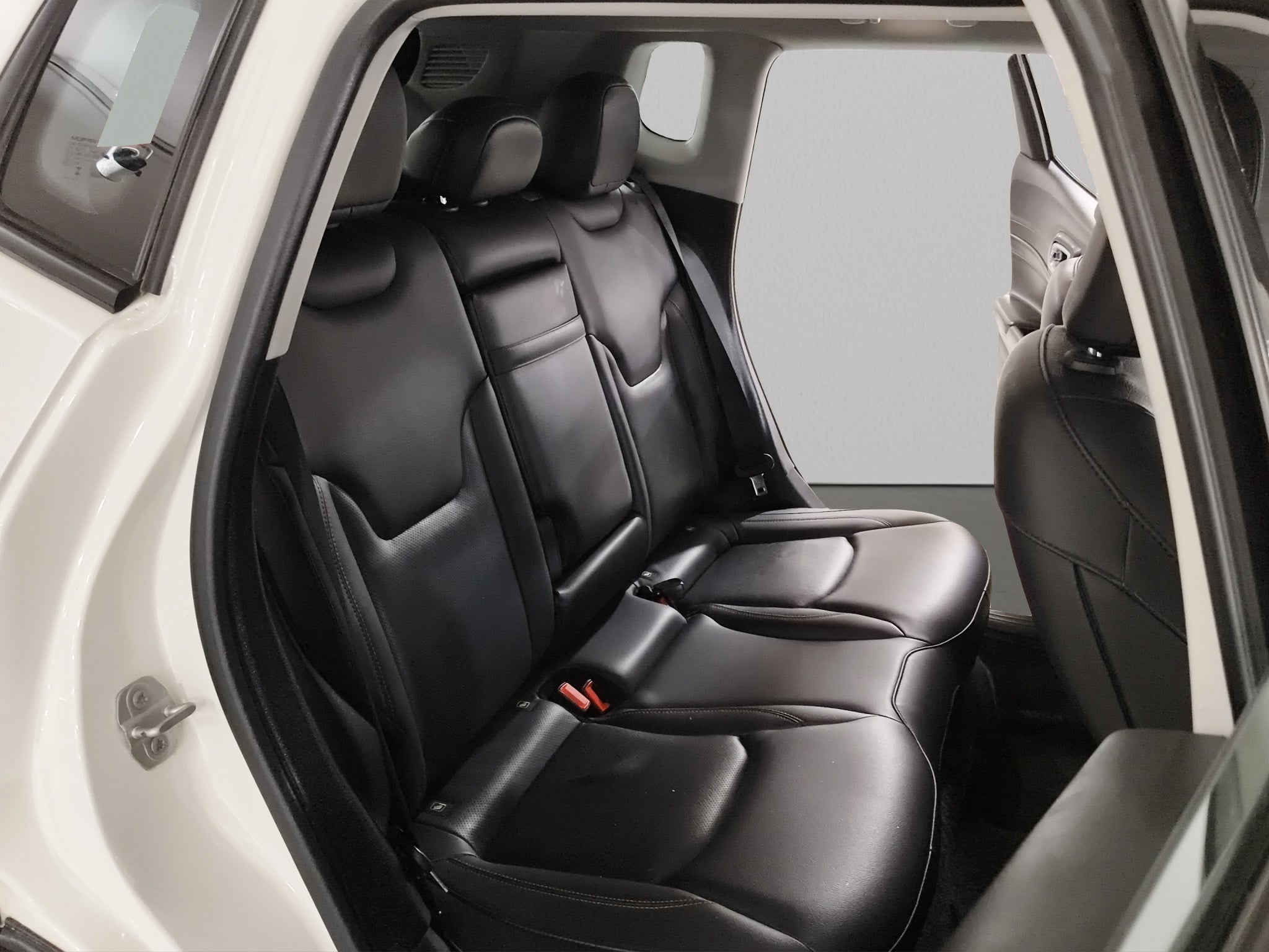 2023 Jeep Compass VUD 5 pts. Altitude, 1.3T, TA, a/ac. Aut., piel, cambios al volante, RA-19