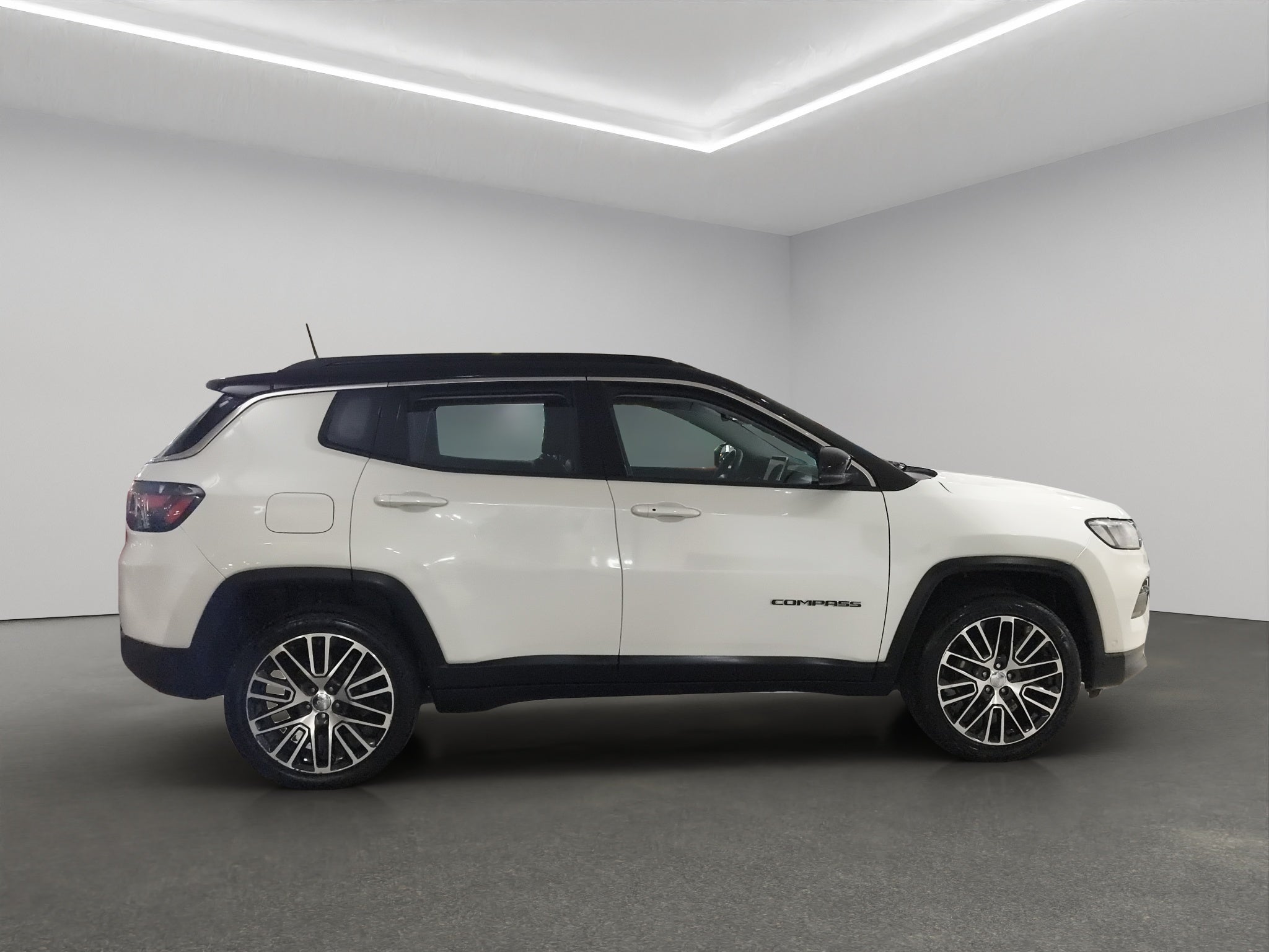 2023 Jeep Compass VUD 5 pts. Altitude, 1.3T, TA, a/ac. Aut., piel, cambios al volante, RA-19