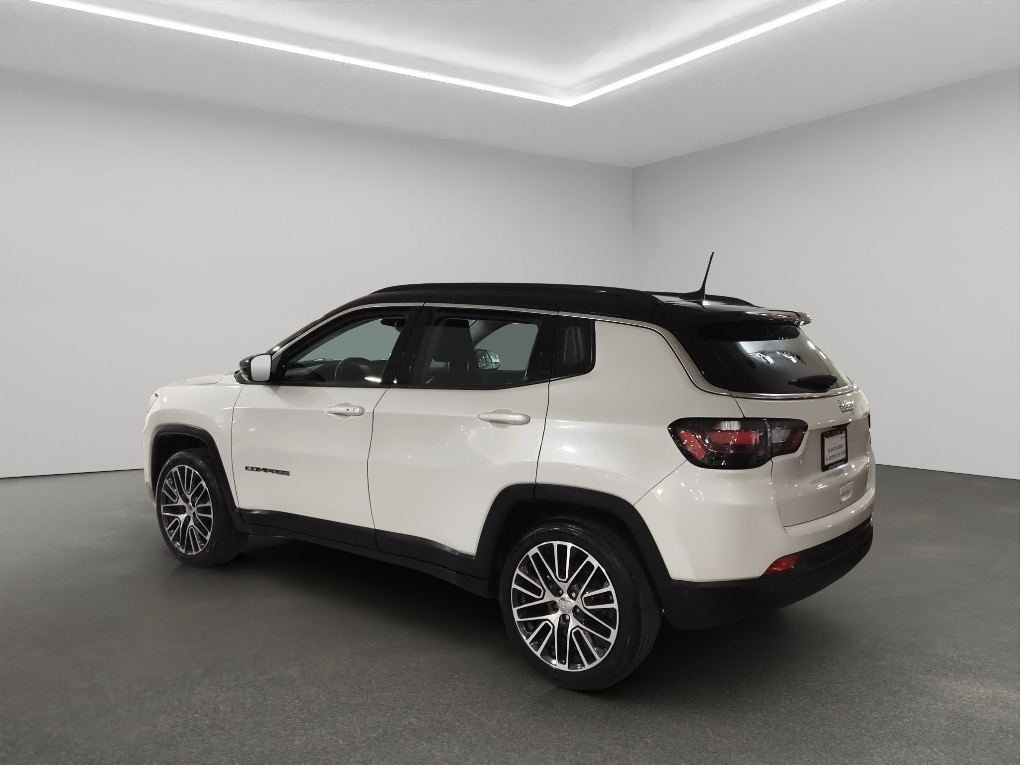 2023 Jeep Compass VUD 5 pts. Altitude, 1.3T, TA, a/ac. Aut., piel, cambios al volante, RA-19